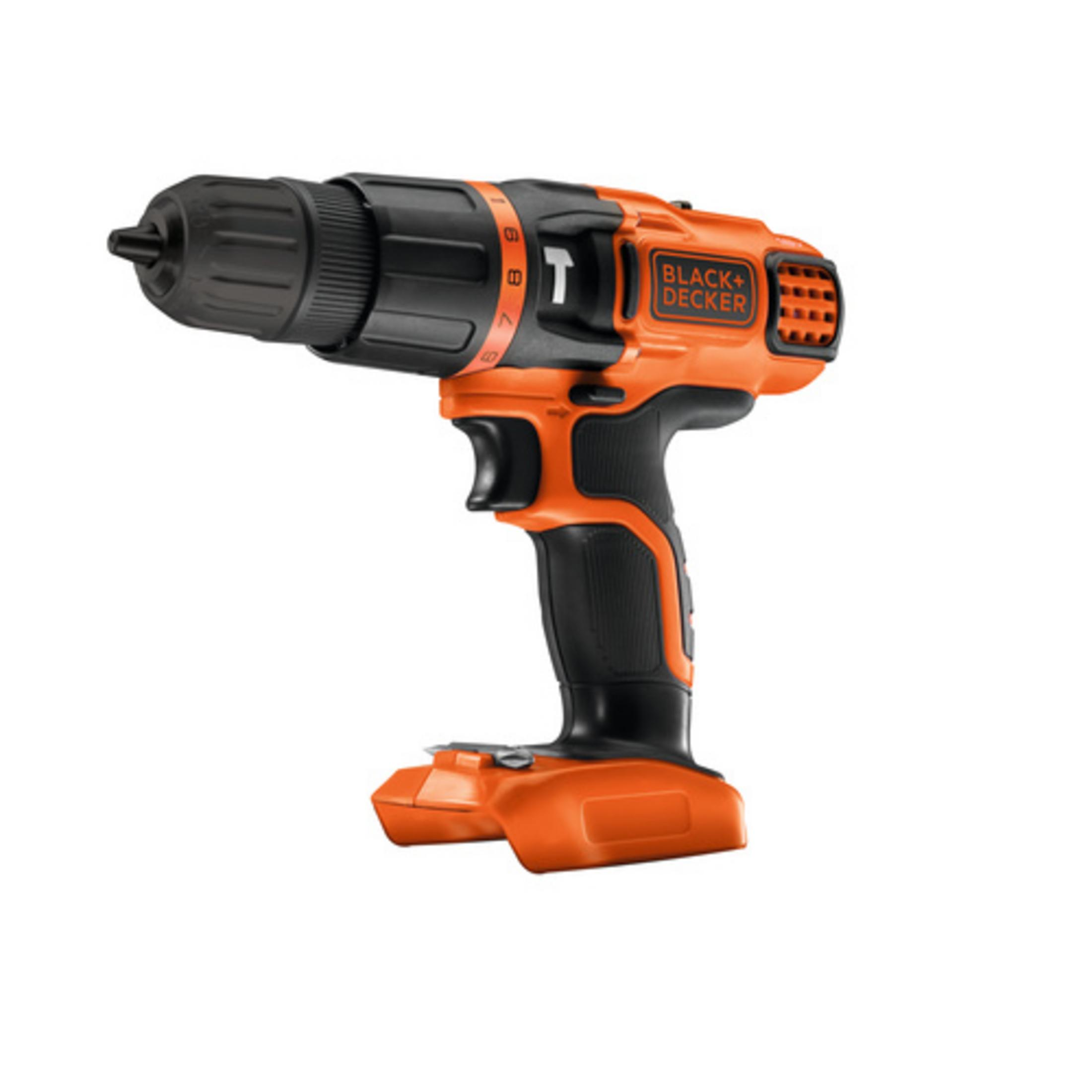 Un trapano avvitatore a batteria Black+Decker arancione con mandrino e impugnatura neri.