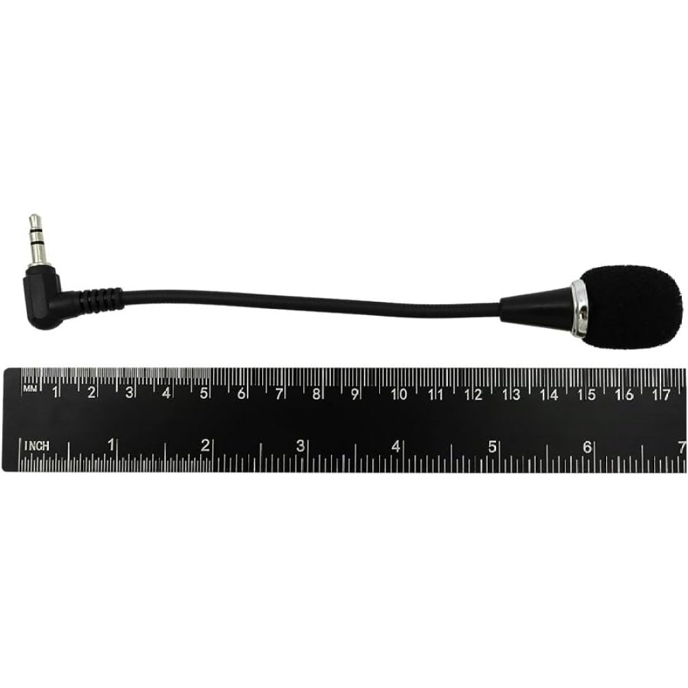Ein schwarzes Ansteckmikrofon mit einem Winkelstecker liegt auf einem Lineal.