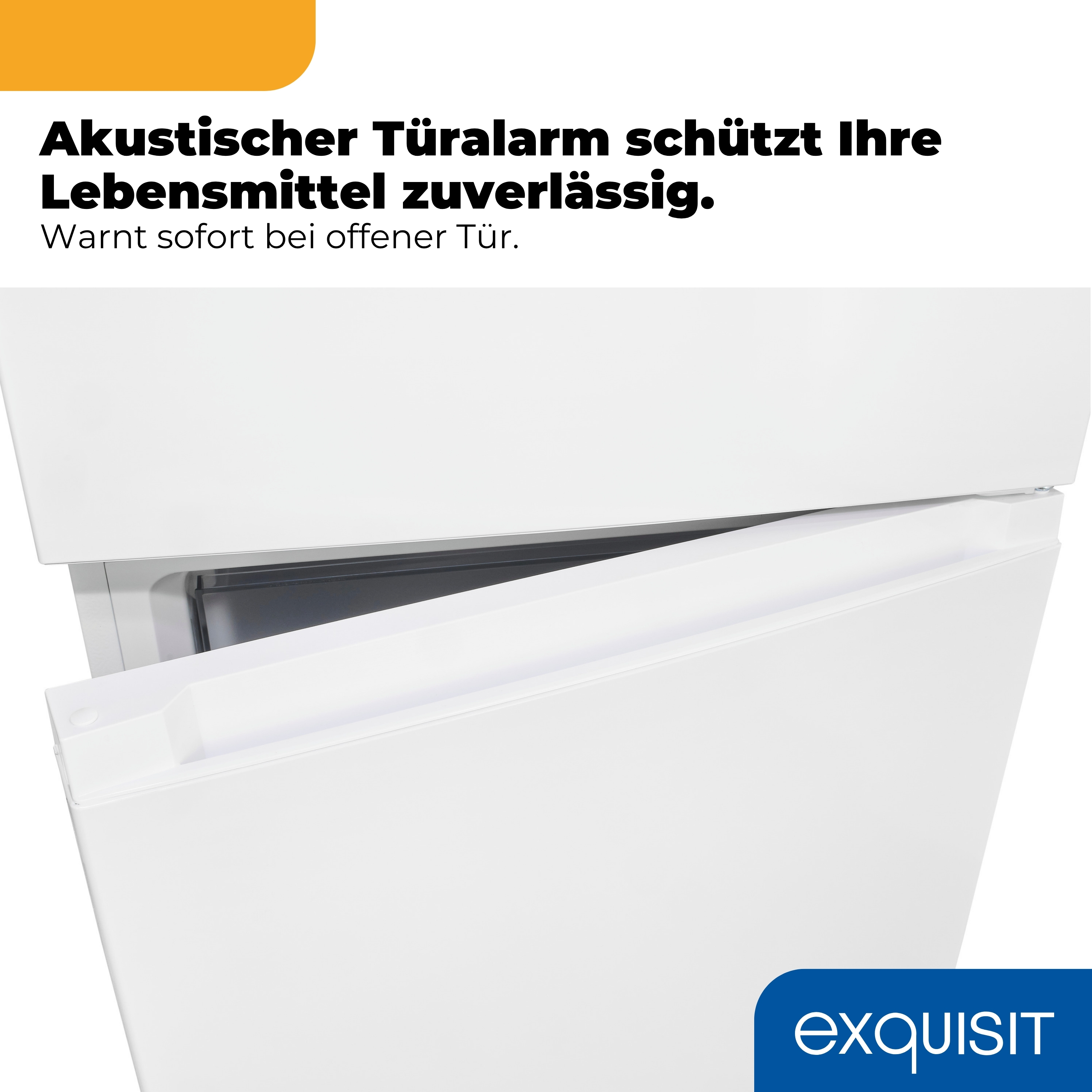 Ein weißer Kühlschrank mit leicht geöffneter Tür und einem Textaufdruck.