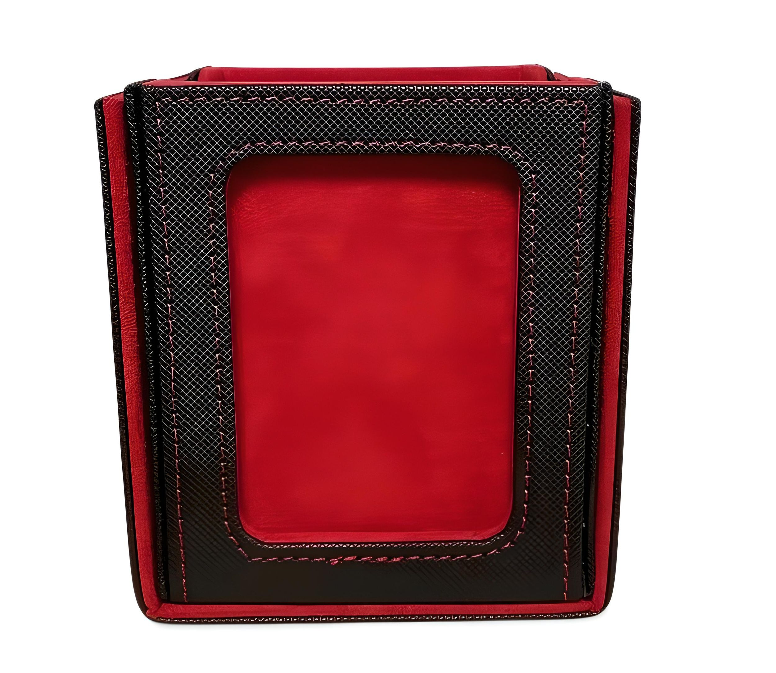 Ein roter und schwarzer Behälter mit sichtbarer Naht und Textur.