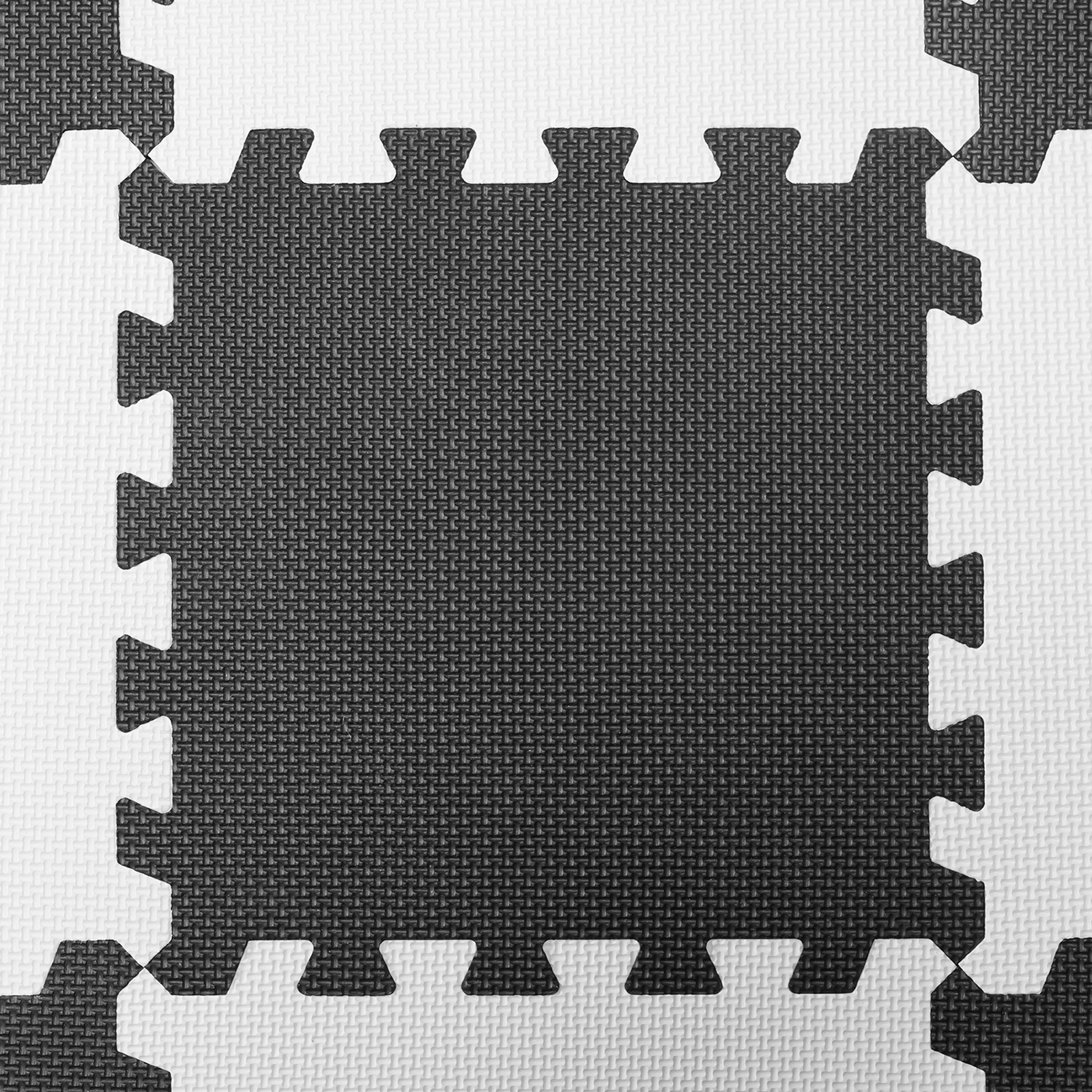 Puzzle-Bodenmatte mit schwarzer Mitte und weißen Rändern.
