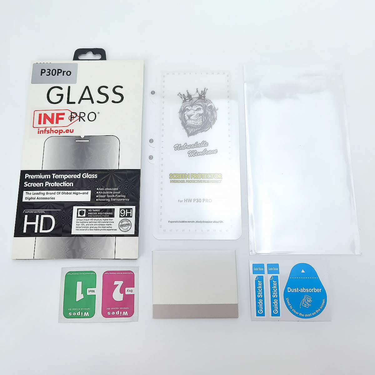 Ein Satz Displayschutzfolien für das P30 Pro mit Zubehör wie Wischtüchern und Aufklebern.