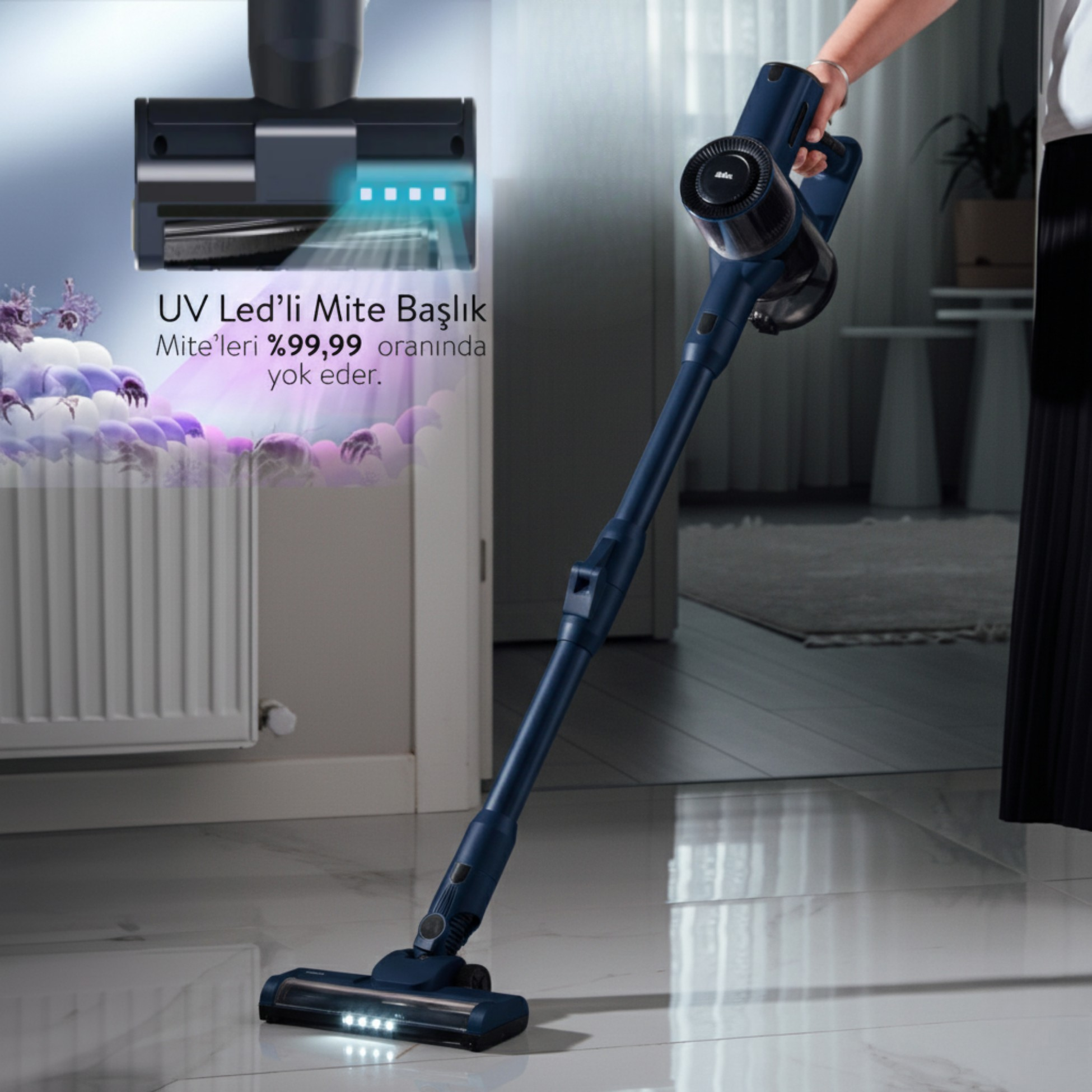Mavi kablosuz elektrikli süpürge, UV LED akarlı başlığıyla mermer zeminde.
