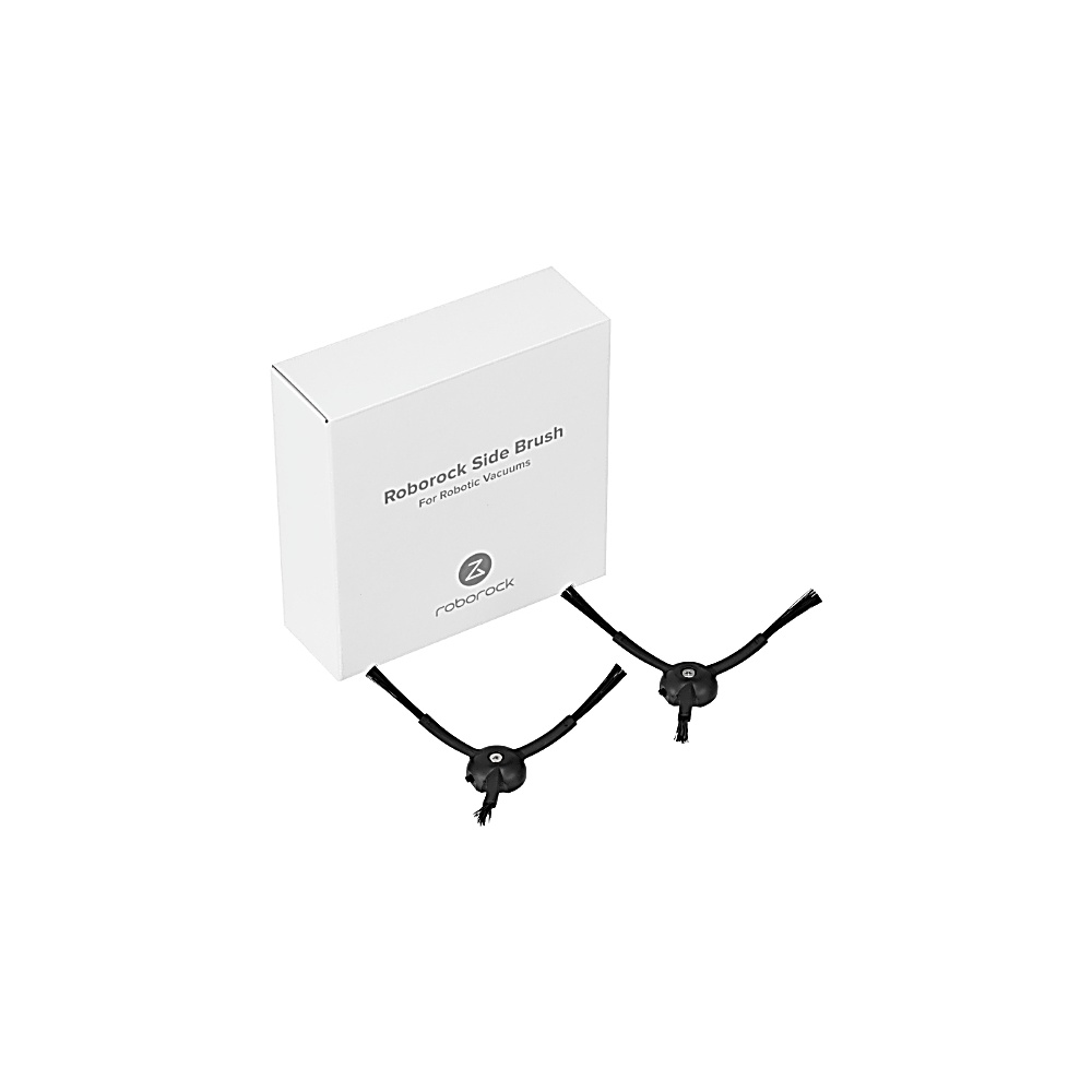İki siyah Roborock yan fırçası beyaz bir paketin yanında duruyor.