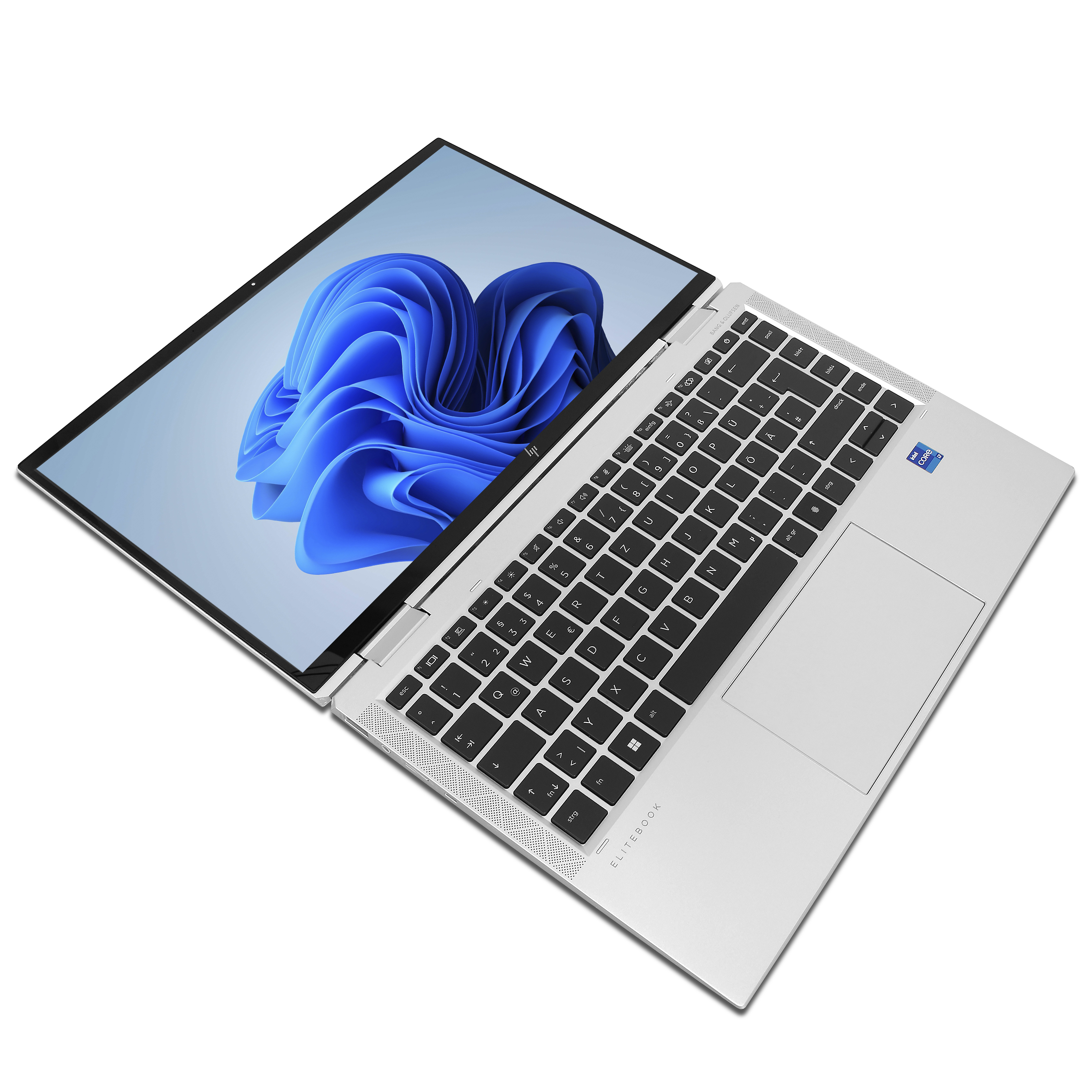 Un portátil plateado abierto con un fondo de pantalla azul.