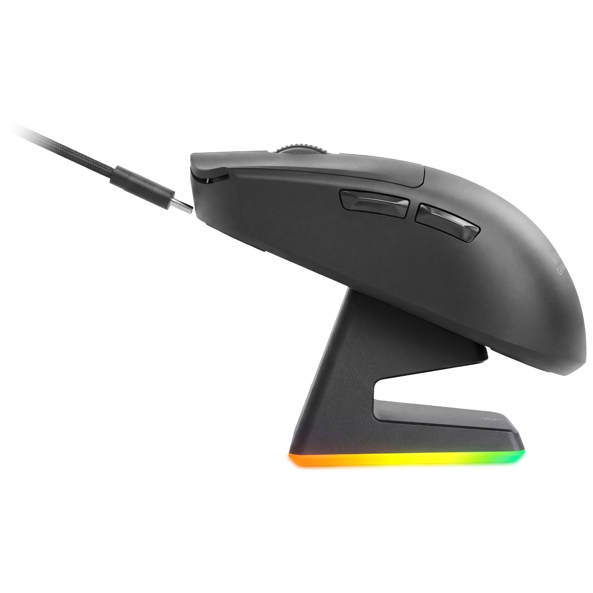 Un mouse gaming nero con cavo poggia su un supporto con illuminazione RGB.