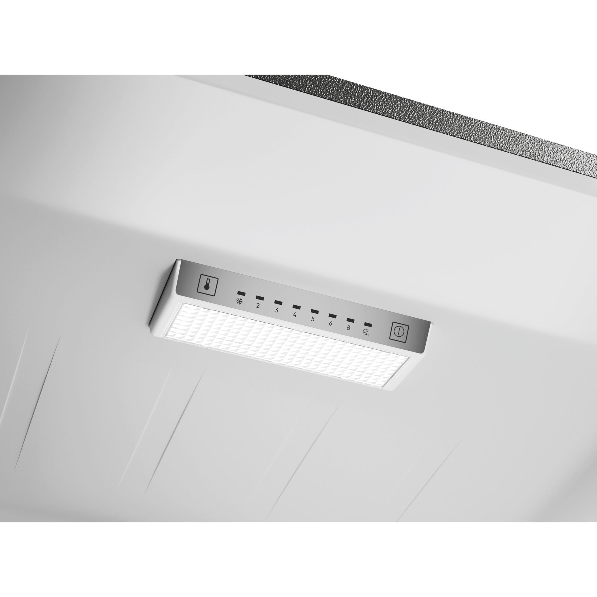 Interior de un frigorífico con panel de control iluminado y ajustes de temperatura.