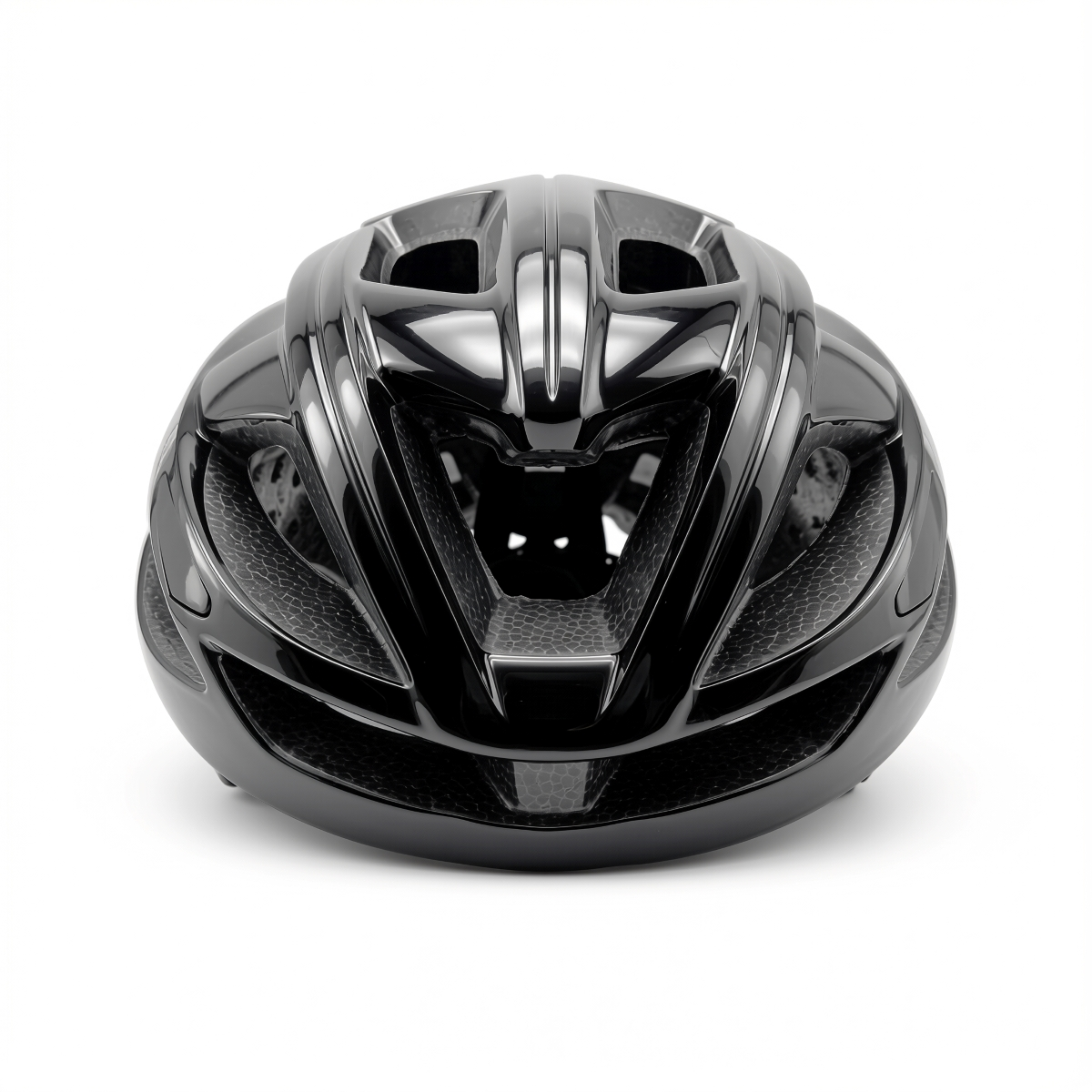 Un casco de bicicleta negro brillante con ventilaciones, sobre fondo blanco.