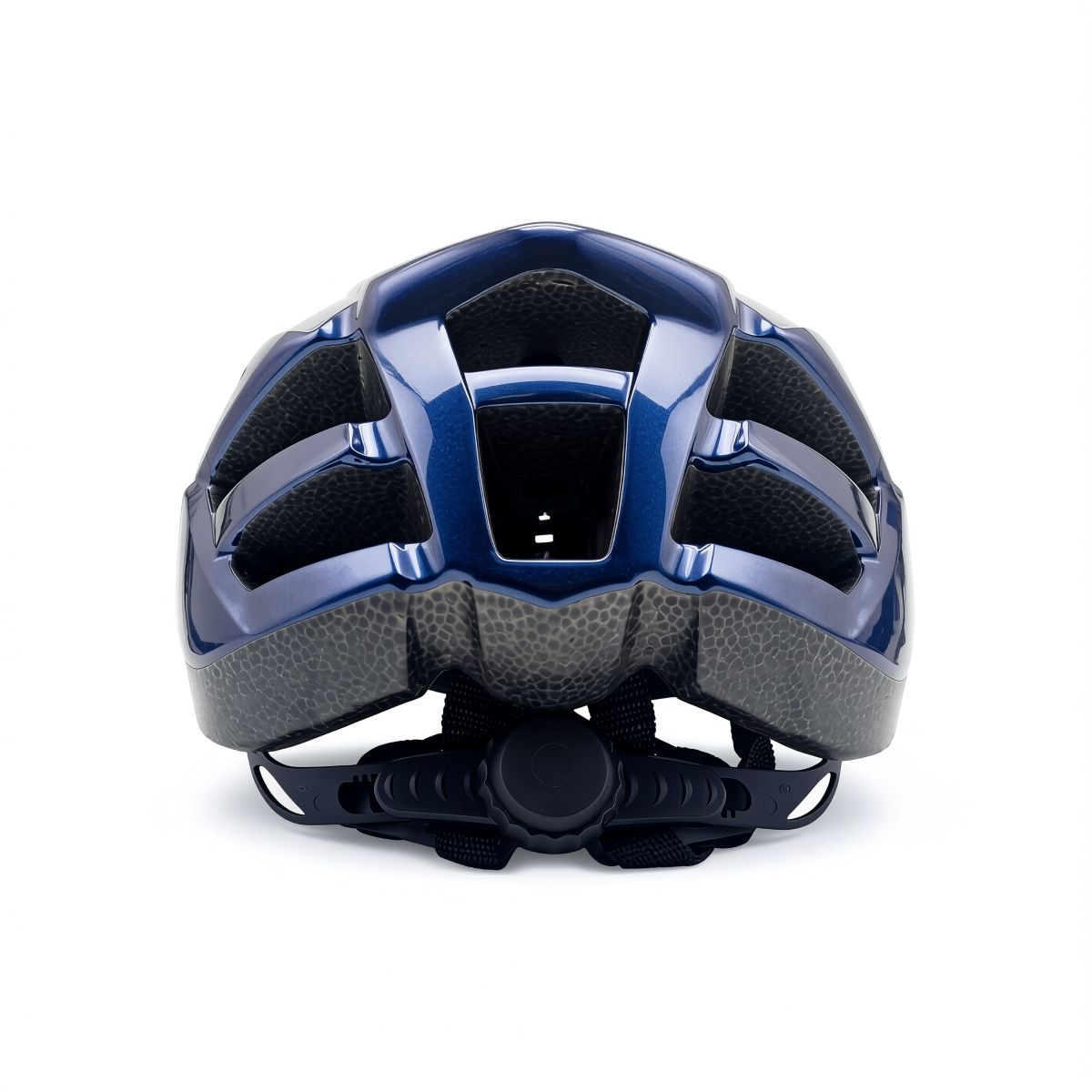 Casco de bicicleta azul oscuro con ventilaciones y dial de ajuste atrás.