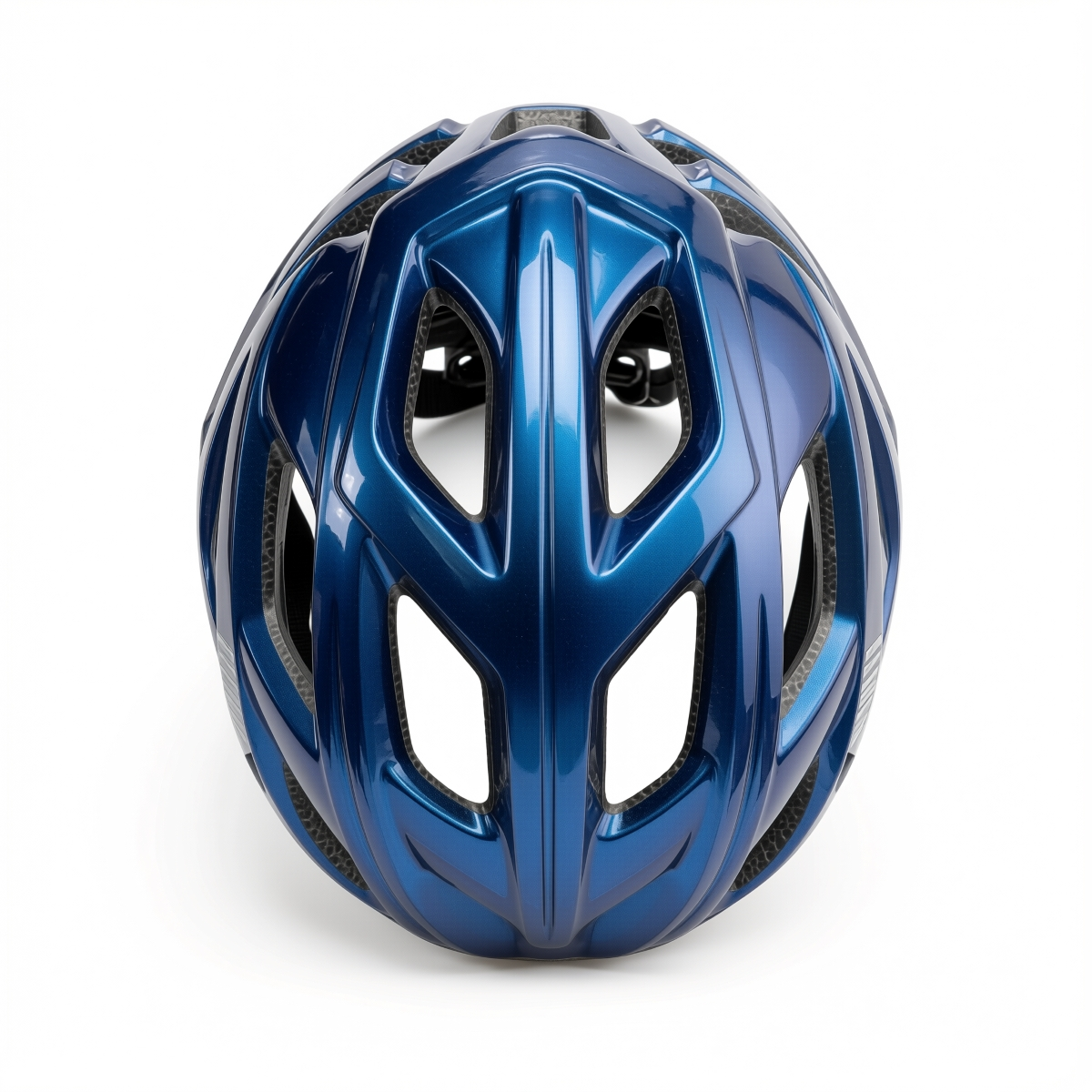 Un casco de bicicleta azul brillante con ventilaciones, visto de frente sobre fondo blanco.