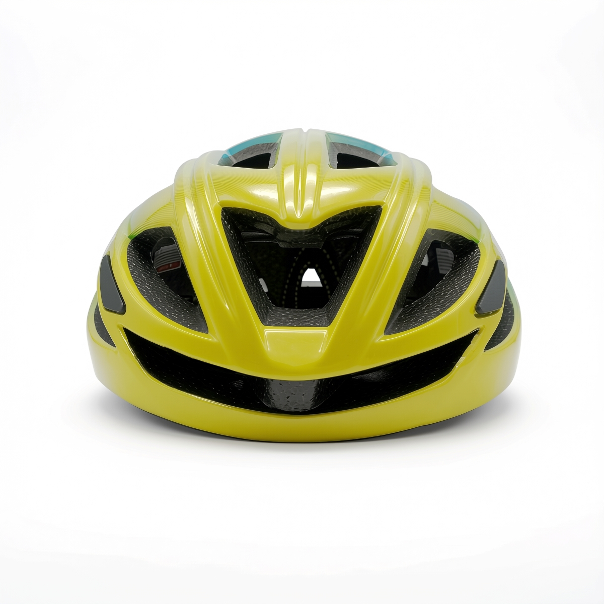 Un casco de bicicleta amarillo con orificios de ventilación sobre fondo blanco.
