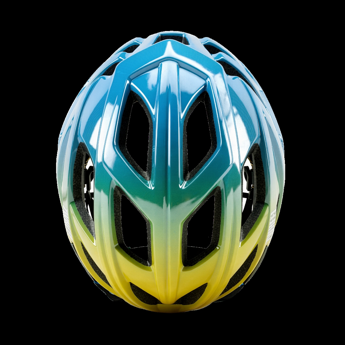 Casco de bicicleta azul y amarillo con ranuras de ventilación.