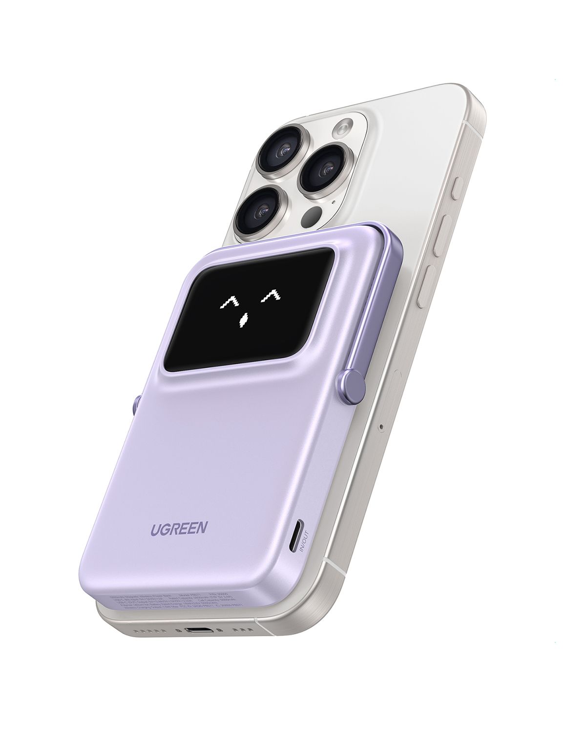Jasnofioletowa powerbanka UGREEN z ekranem pokazującym uśmiechniętą twarz jest przymocowana do tyłu białego iPhone'a.