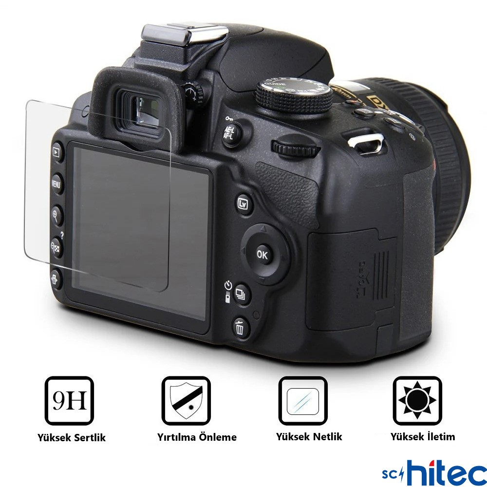 Siyah bir DSLR kameranın arkasına şeffaf ekran koruyucu uygulanmıştır.