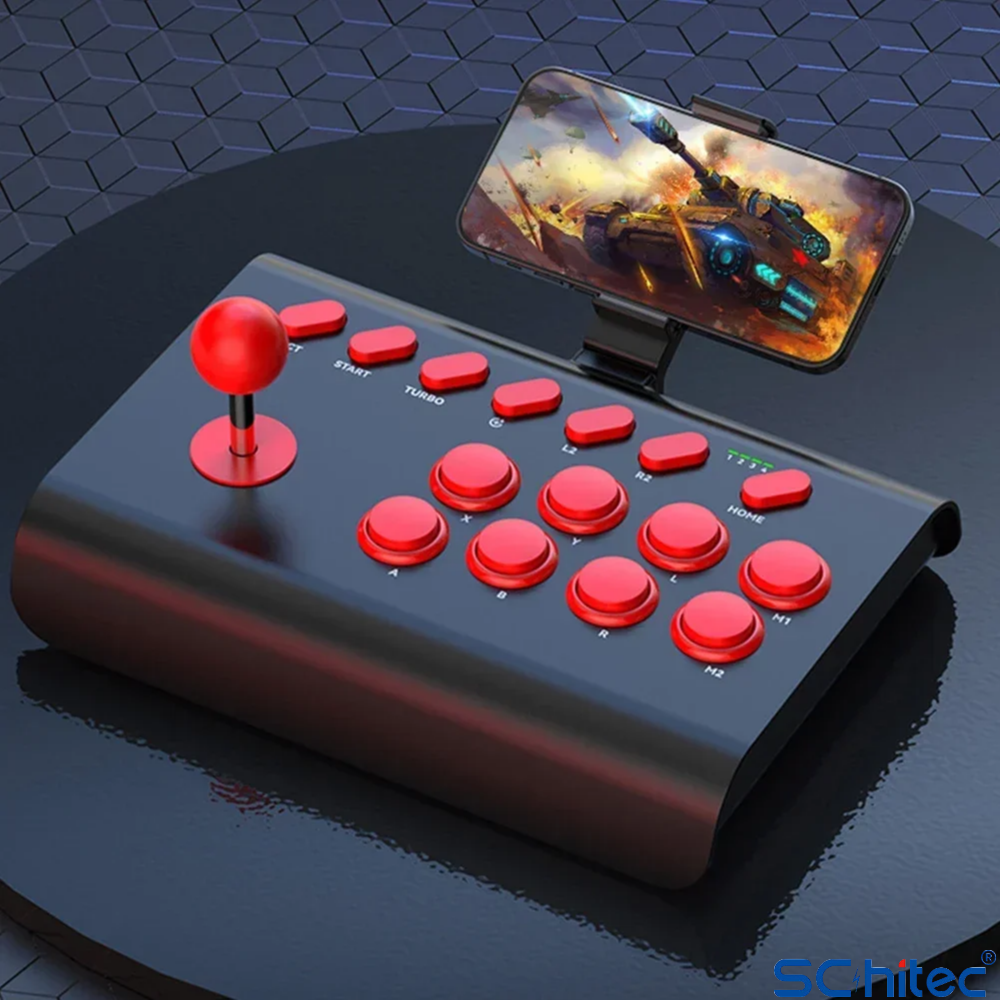 Kırmızı joystickli ve çok sayıda kırmızı düğmeli siyah atari oyun kumandası, akıllı telefon tutuyor.