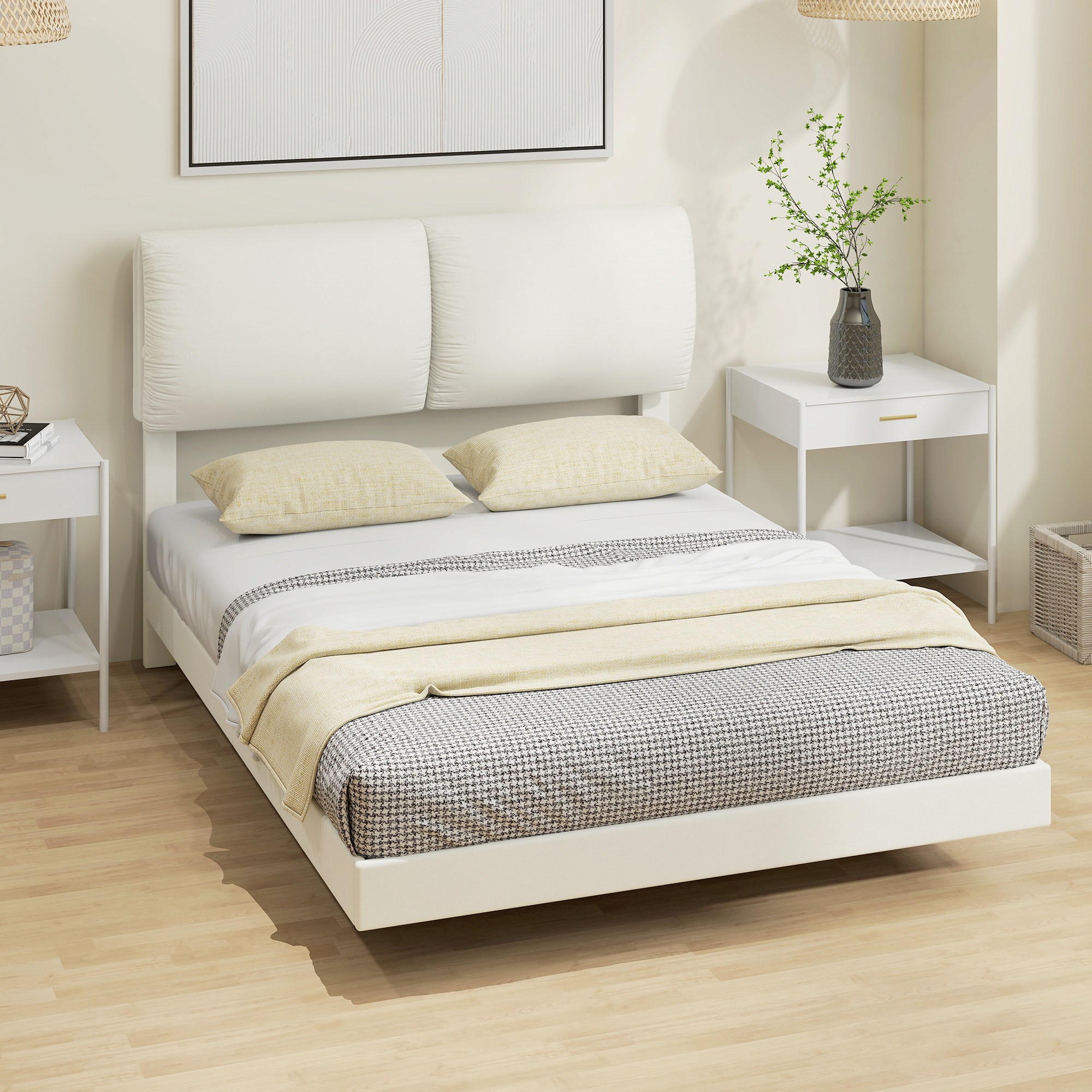 Una cama blanca minimalista con dos almohadas amarillas y un tiro beige sobre suelo de madera.