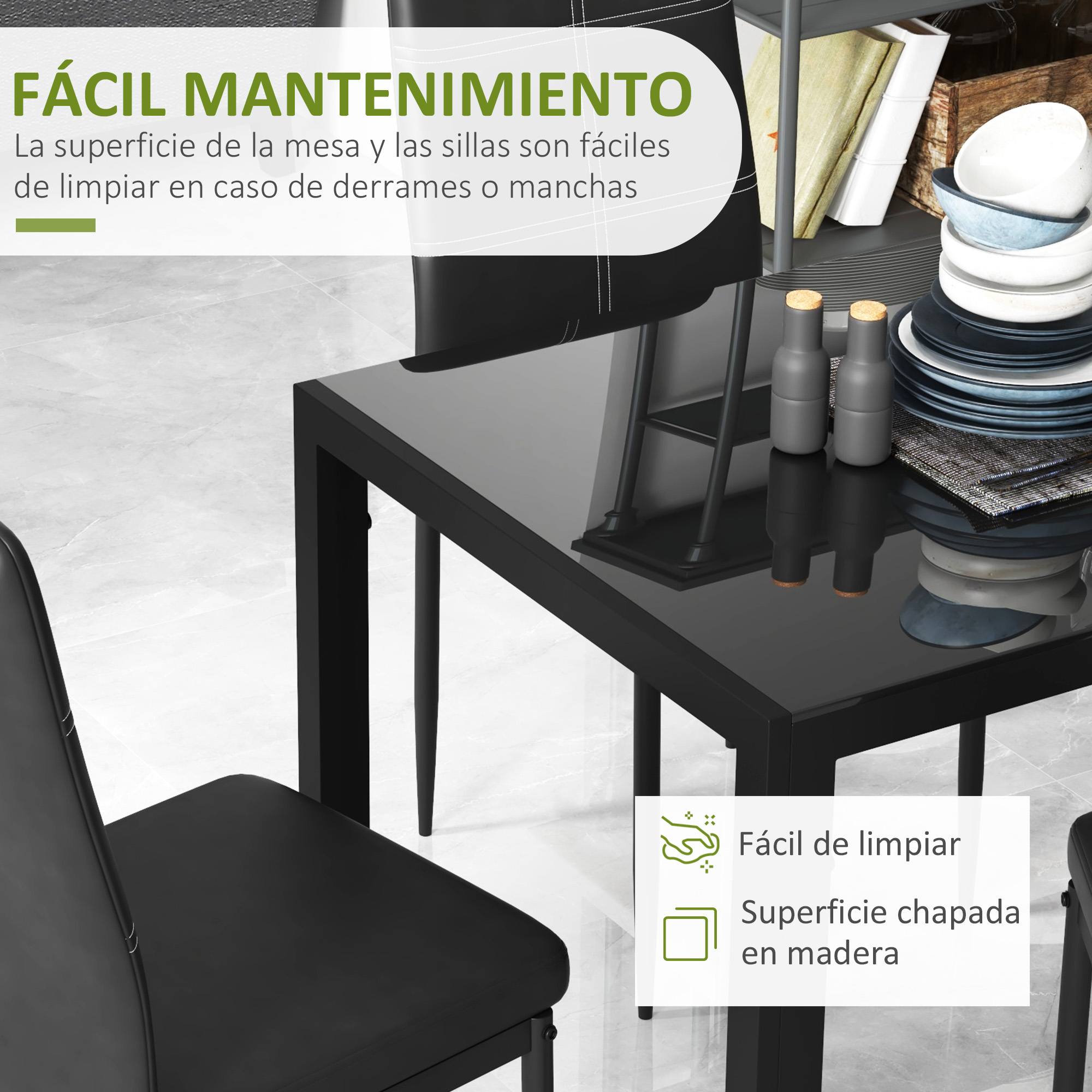 Mesa de comedor negra con sillas, al lado un estante con vajilla y libros.