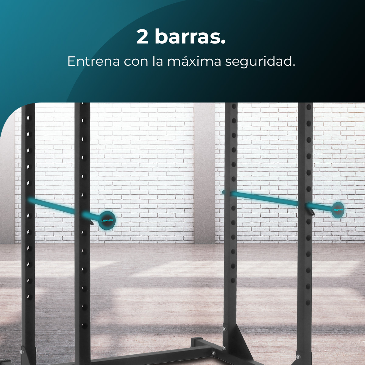 Una jaula de potencia con dos barras turquesas insertadas a través de los lados.