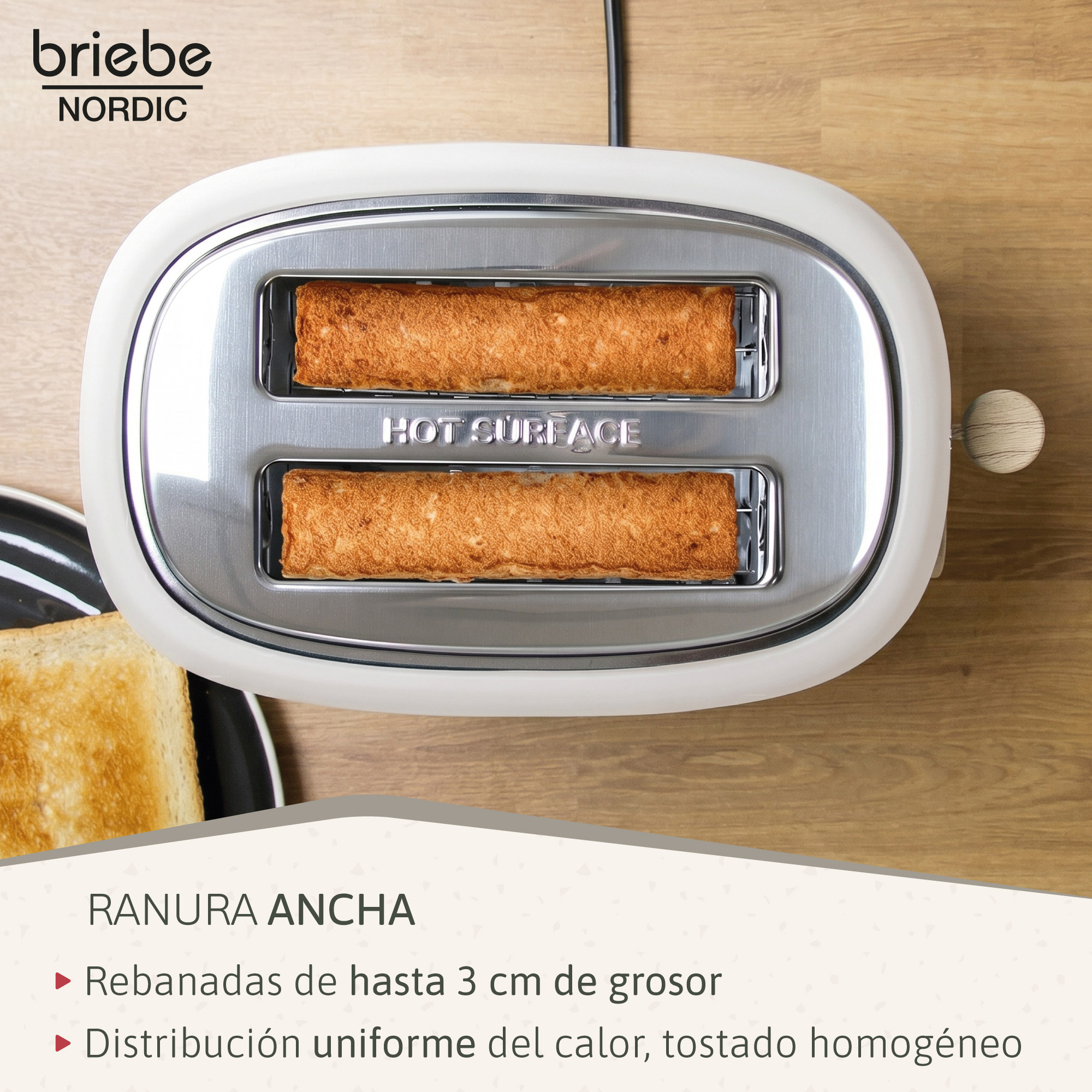 Una tostadora blanca con dos rebanadas de pan tostado doradas.