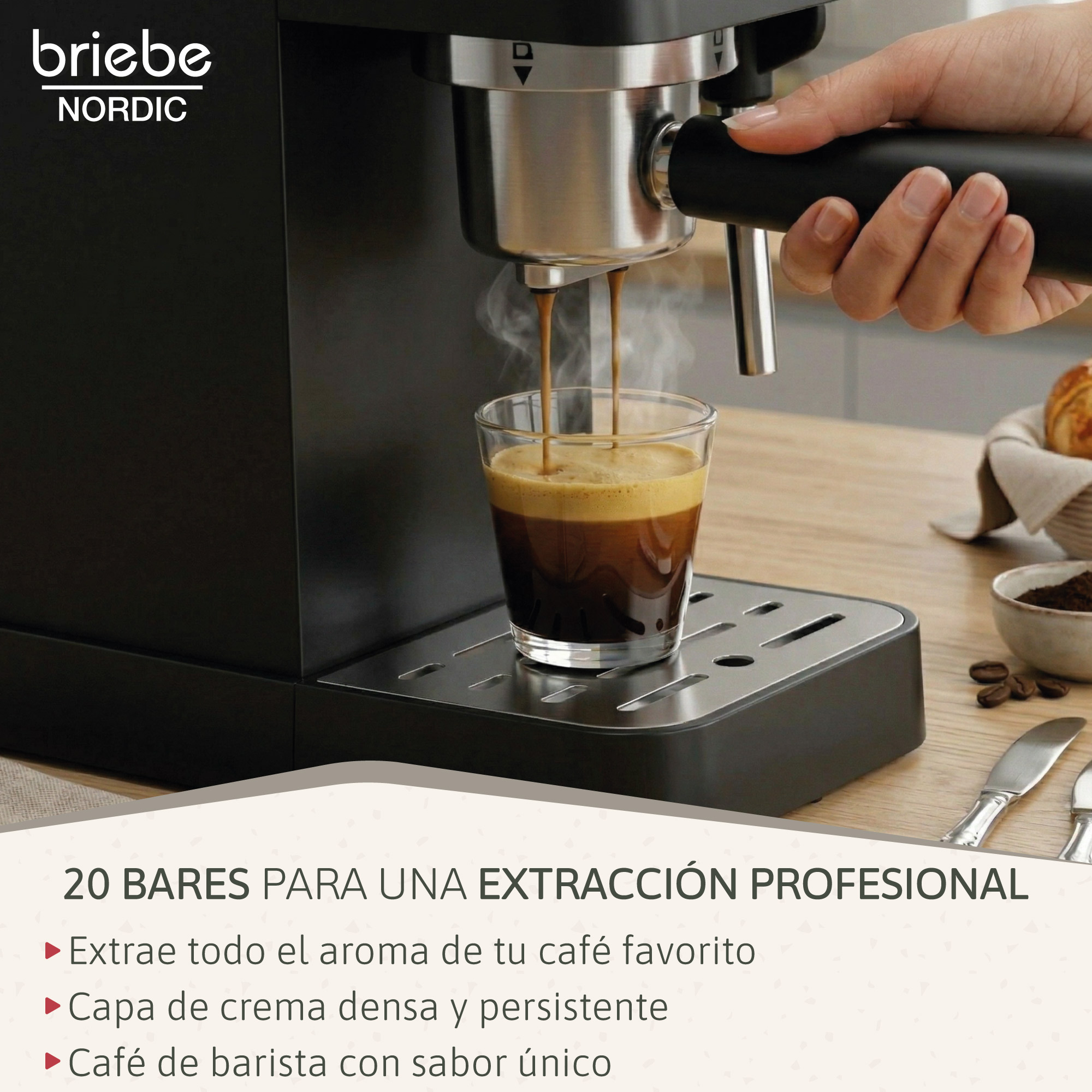 Una persona prepara espresso. El vapor se eleva. Logo Briese Nordic.