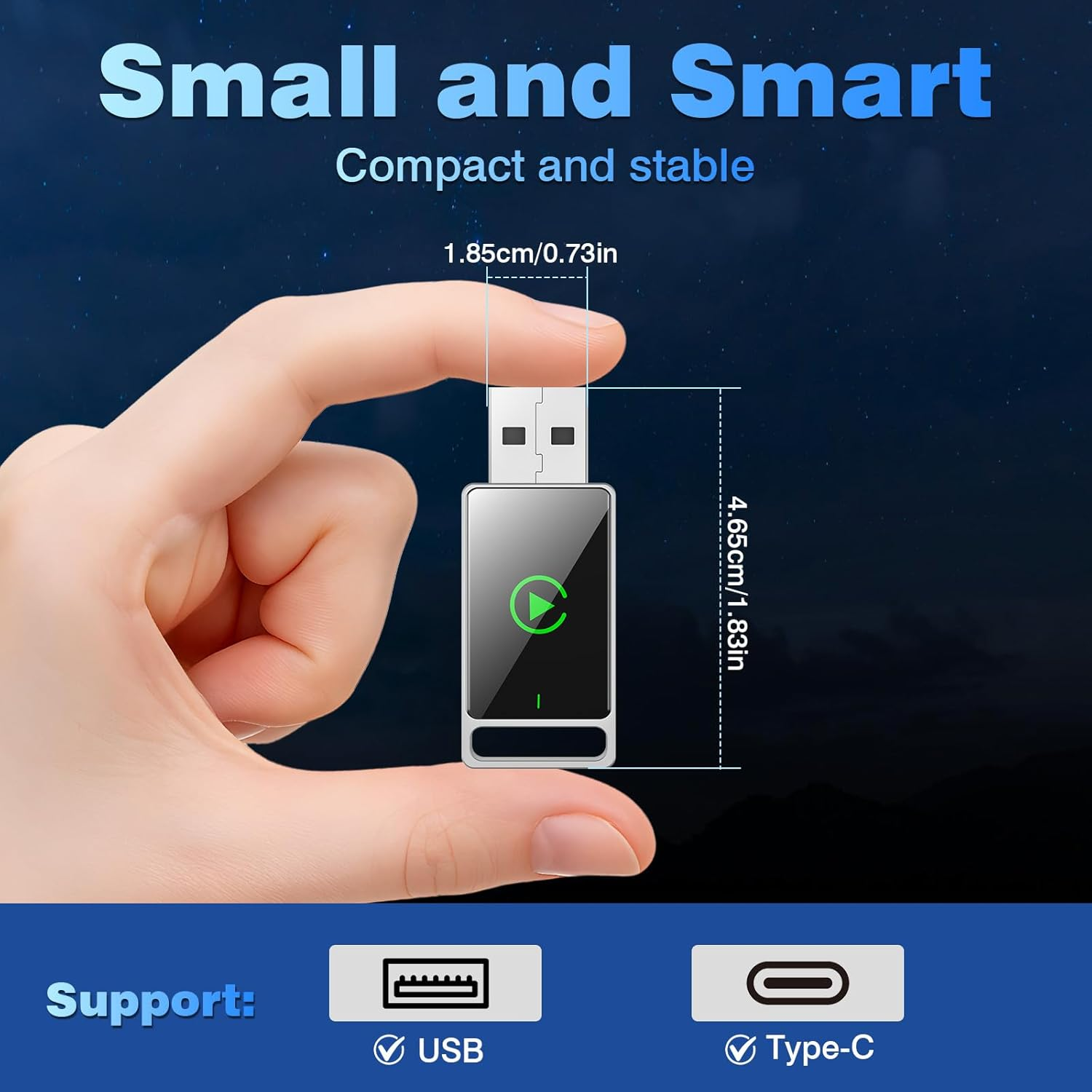 Ein Daumen hält einen kleinen USB-Stick mit einem grünen Wiedergabe-Symbol. Maße sind angegeben.
