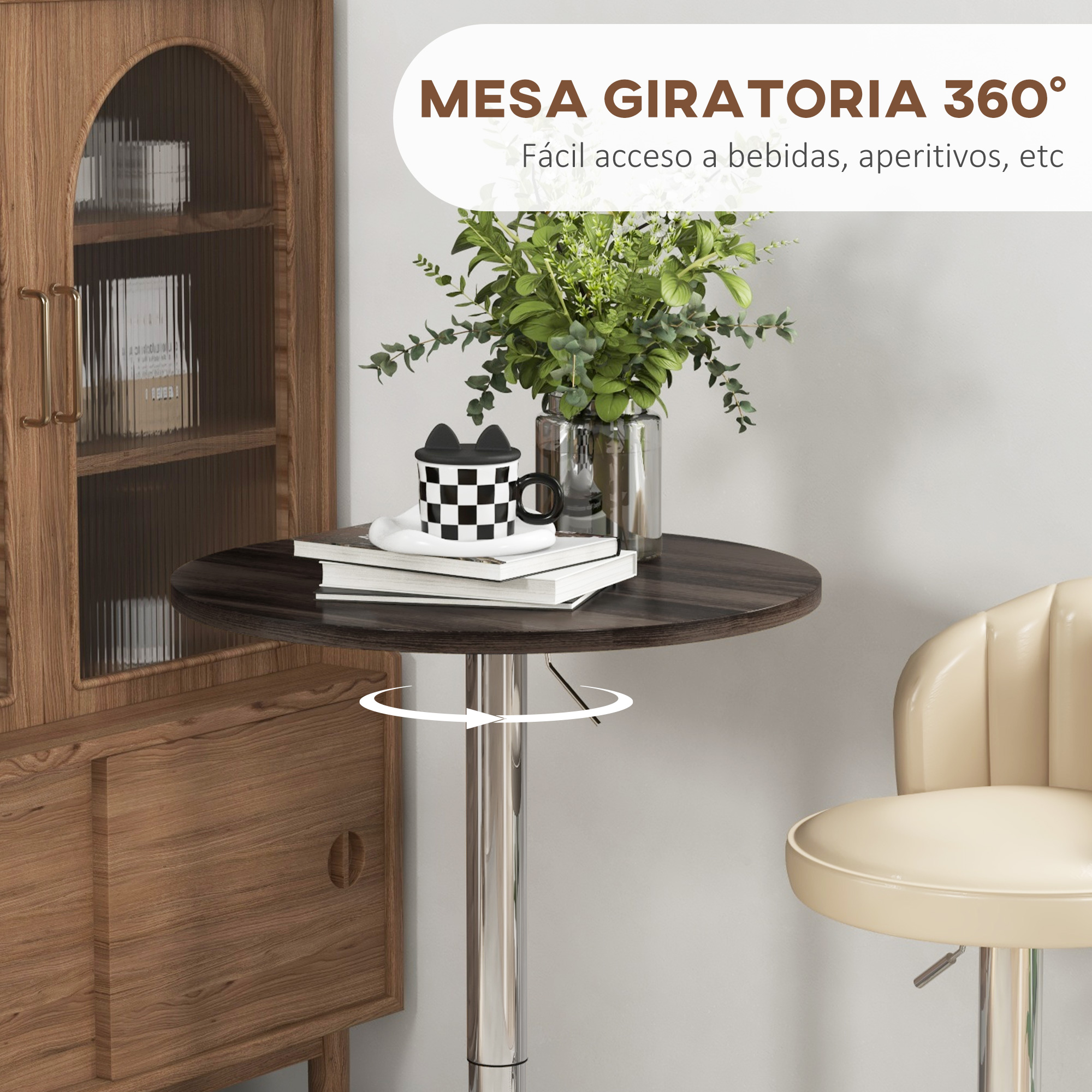 Una mesa redonda de madera con una taza, libros y un jarrón de plantas verdes.