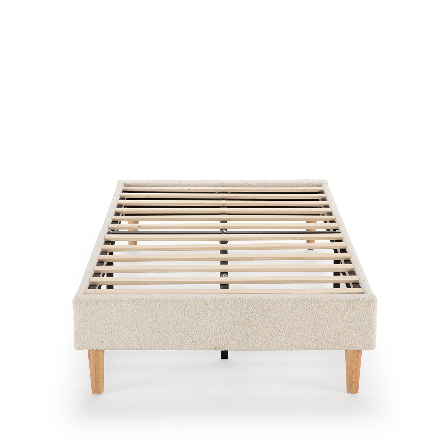 Un somier de felpa color crema con listones de madera y cuatro patas de madera.