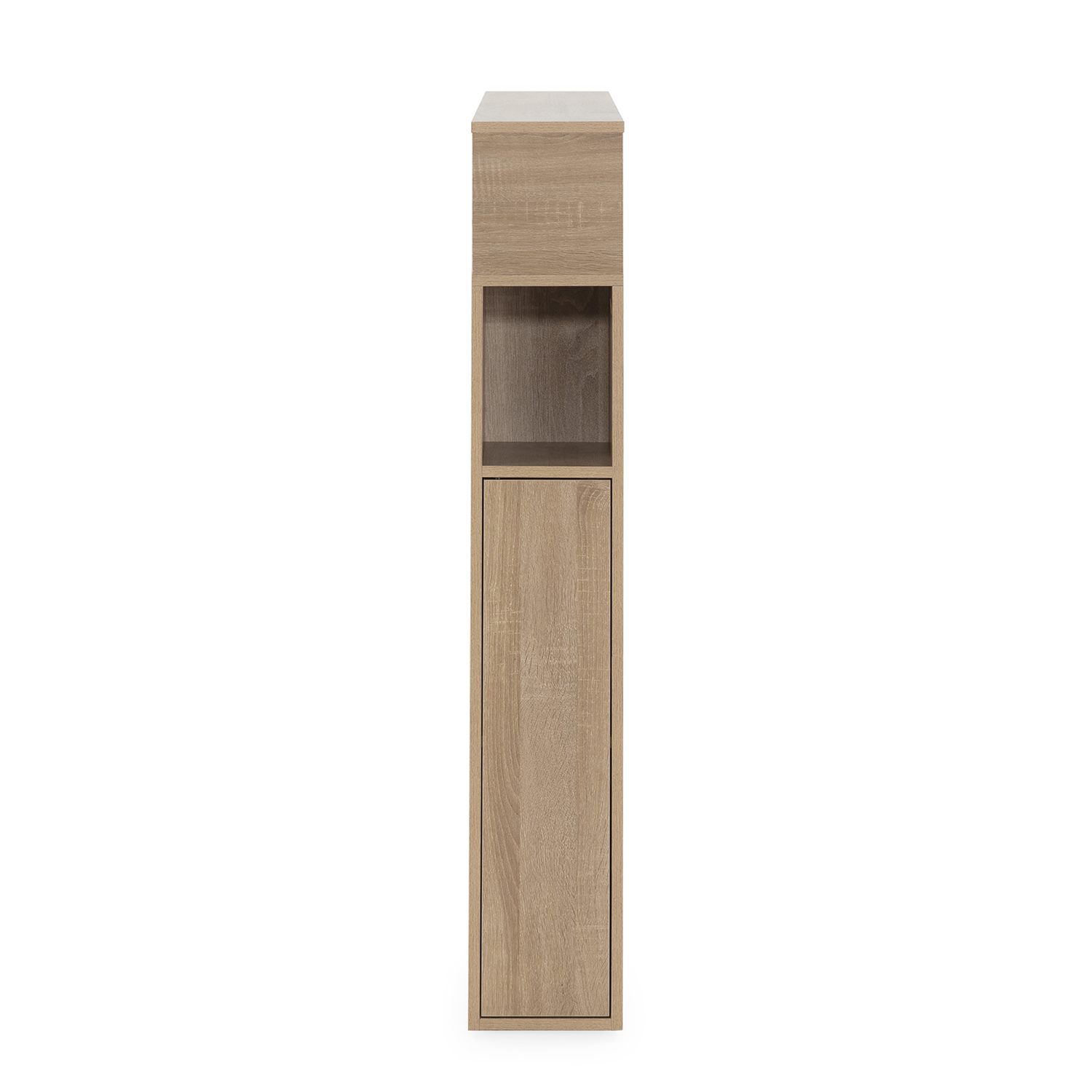 Armario alto y estrecho de madera clara con un estante abierto y una puerta.