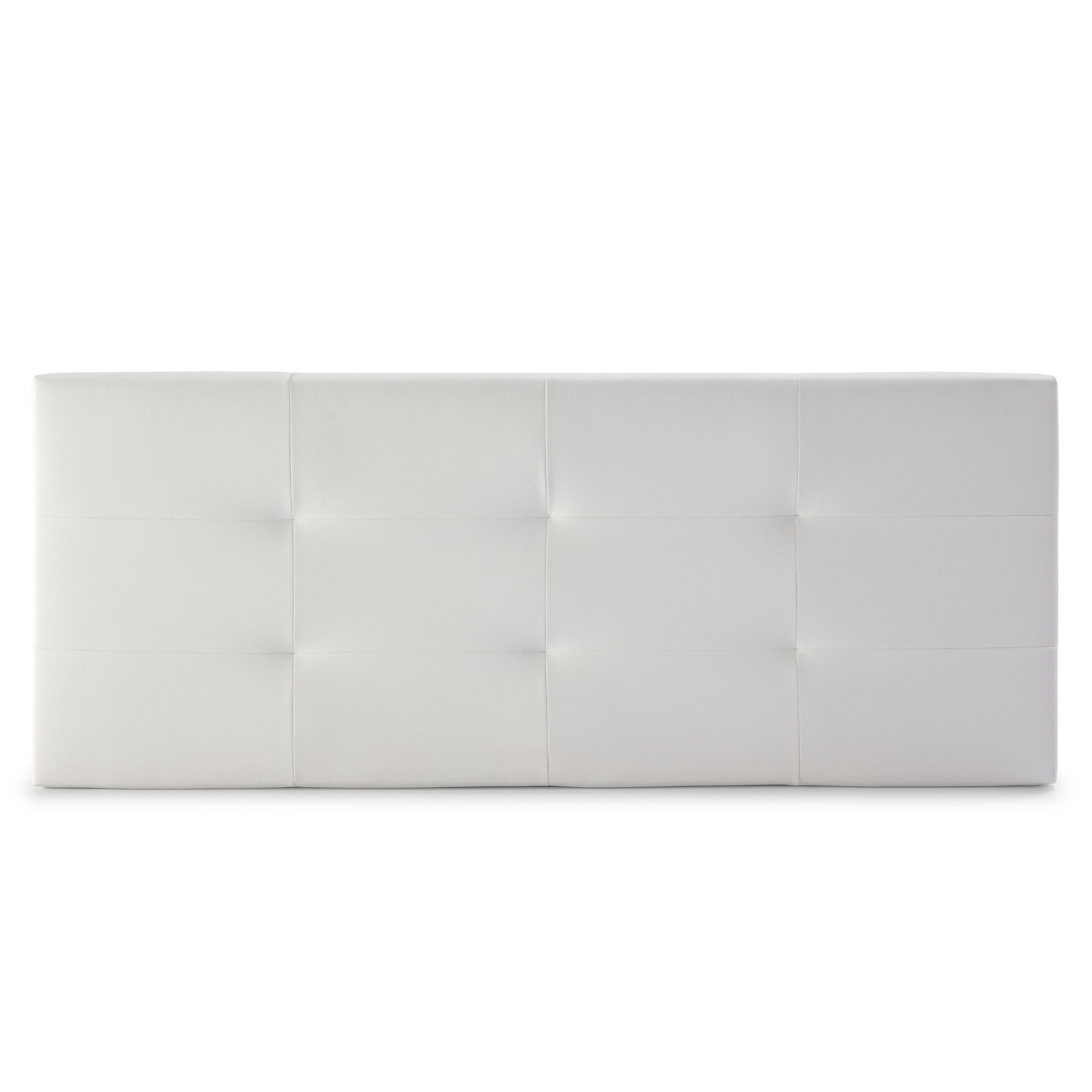 Un cabecero blanco acolchado con paneles cuadrados y costuras.