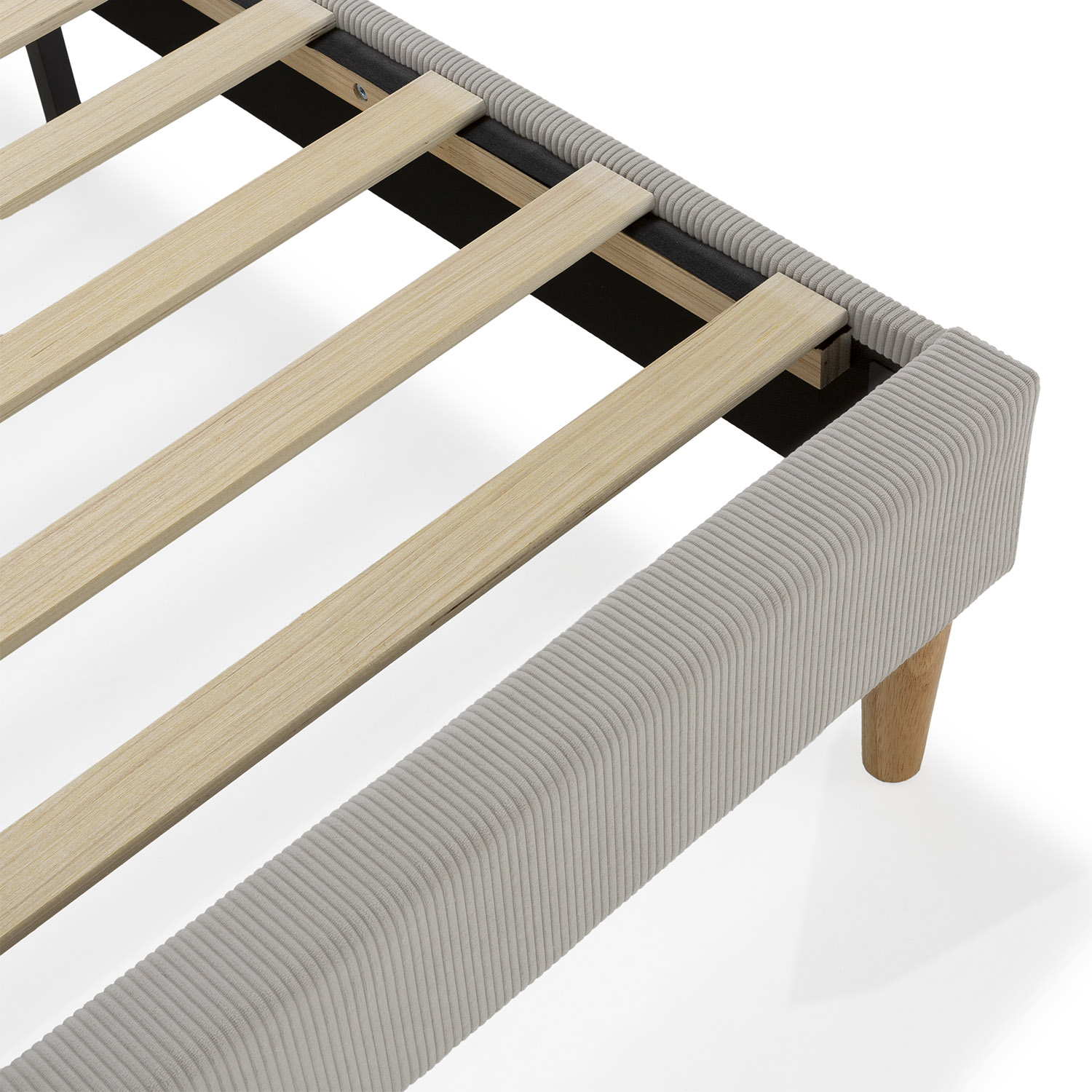 Estructura de cama gris con listones de madera y patas sobre fondo blanco.