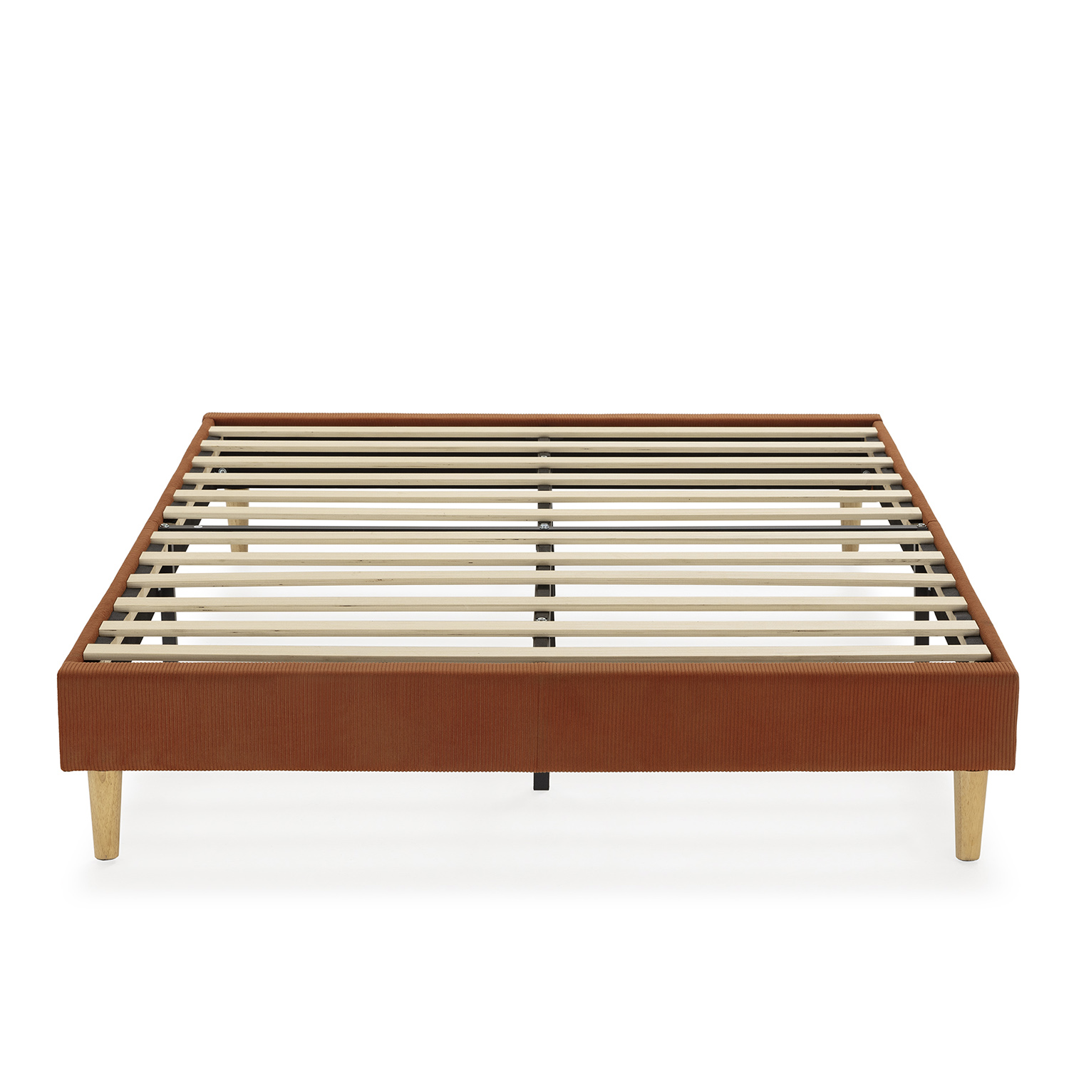 Un somier naranja con listones de madera y cuatro patas.