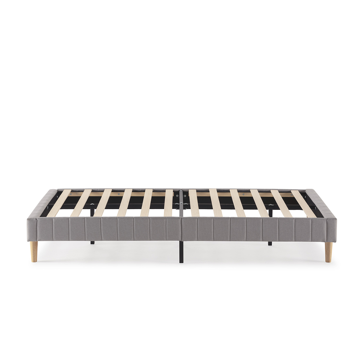 Un marco de cama tapizado gris con listones de madera y cuatro patas.