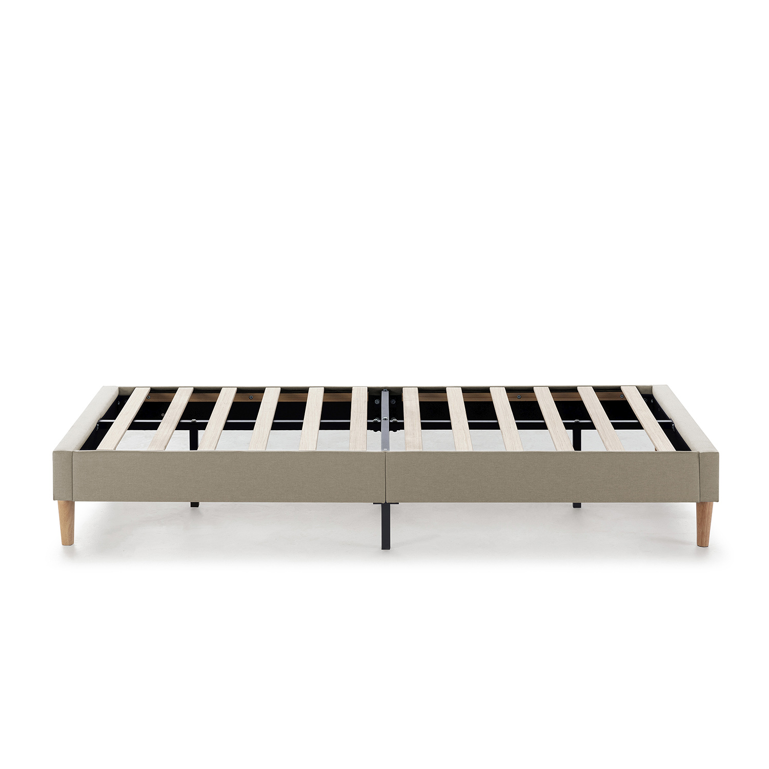 Un somier beige de tela con listones de madera y cuatro patas de madera.
