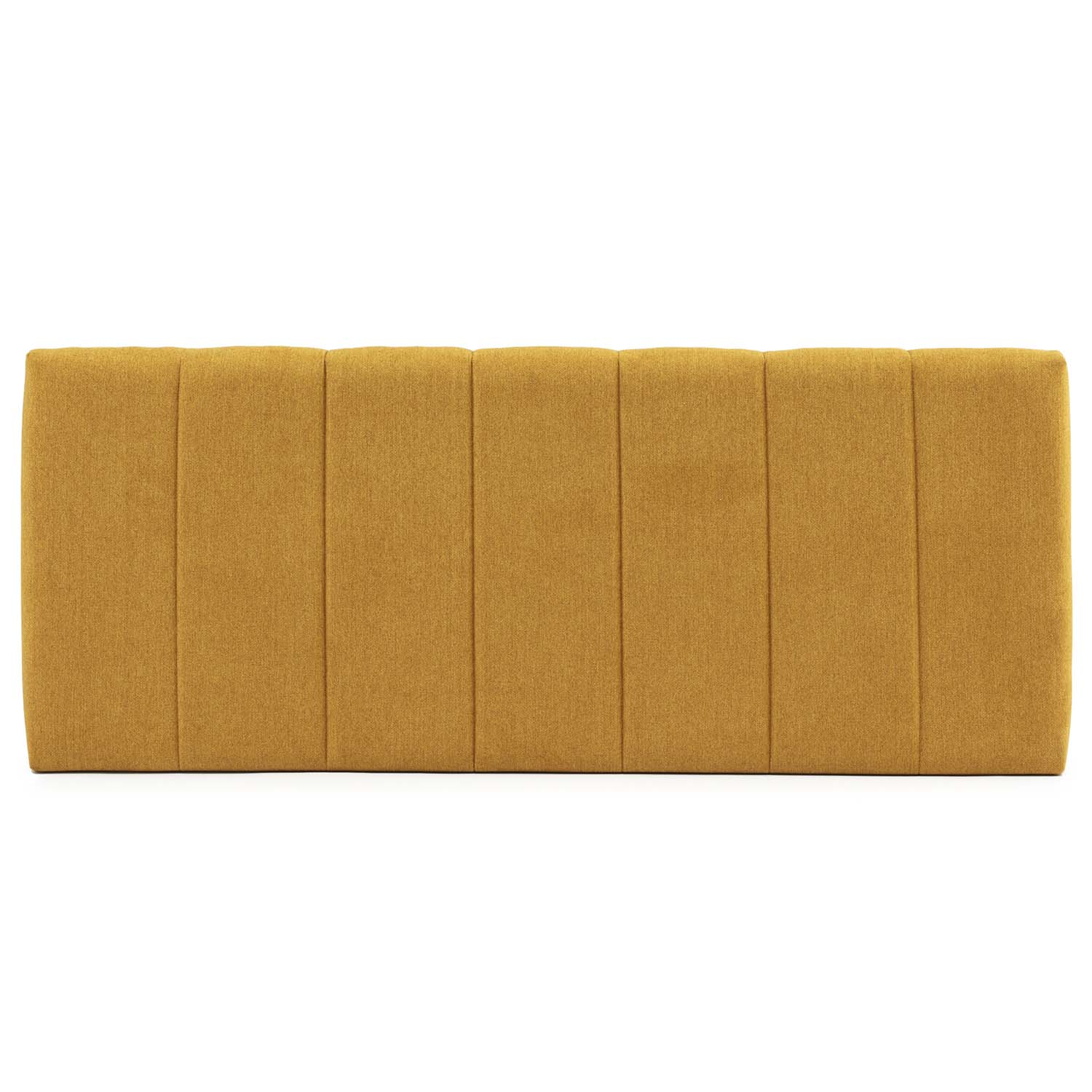 Un cabecero tapizado amarillo mostaza con costuras verticales.