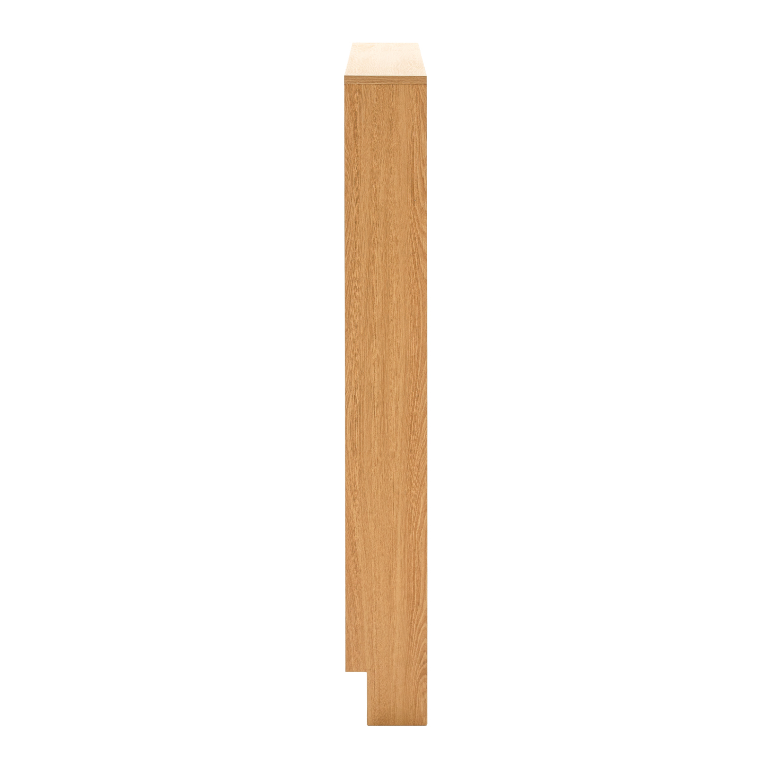 Un armario estrecho de madera, visto de lado, con veta de madera clara.