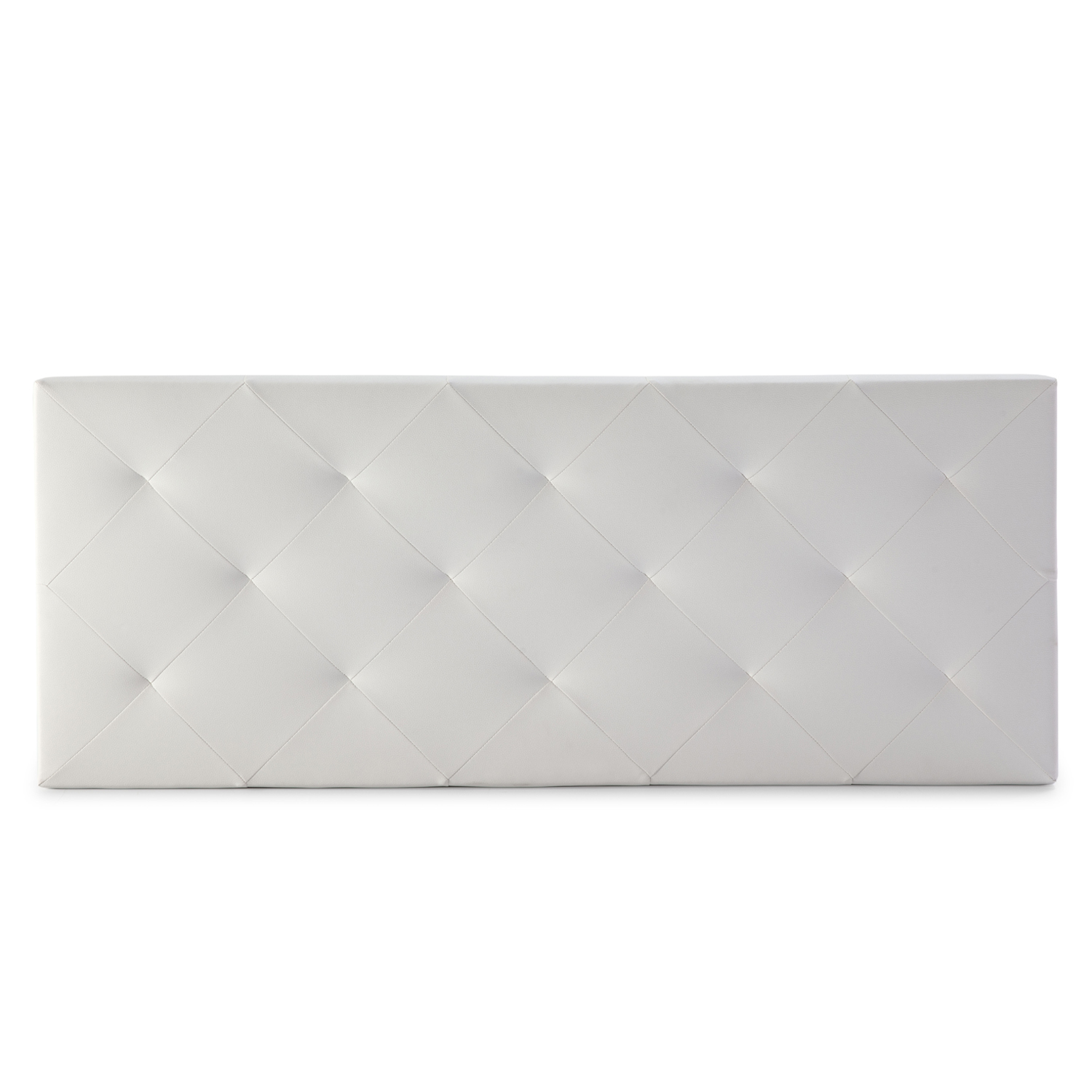 Un cabecero blanco acolchado con costuras de diamantes, sobre fondo blanco.