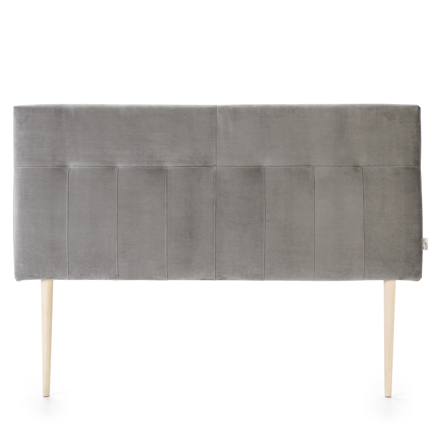 Cabecero tapizado gris con costuras verticales y patas de madera.