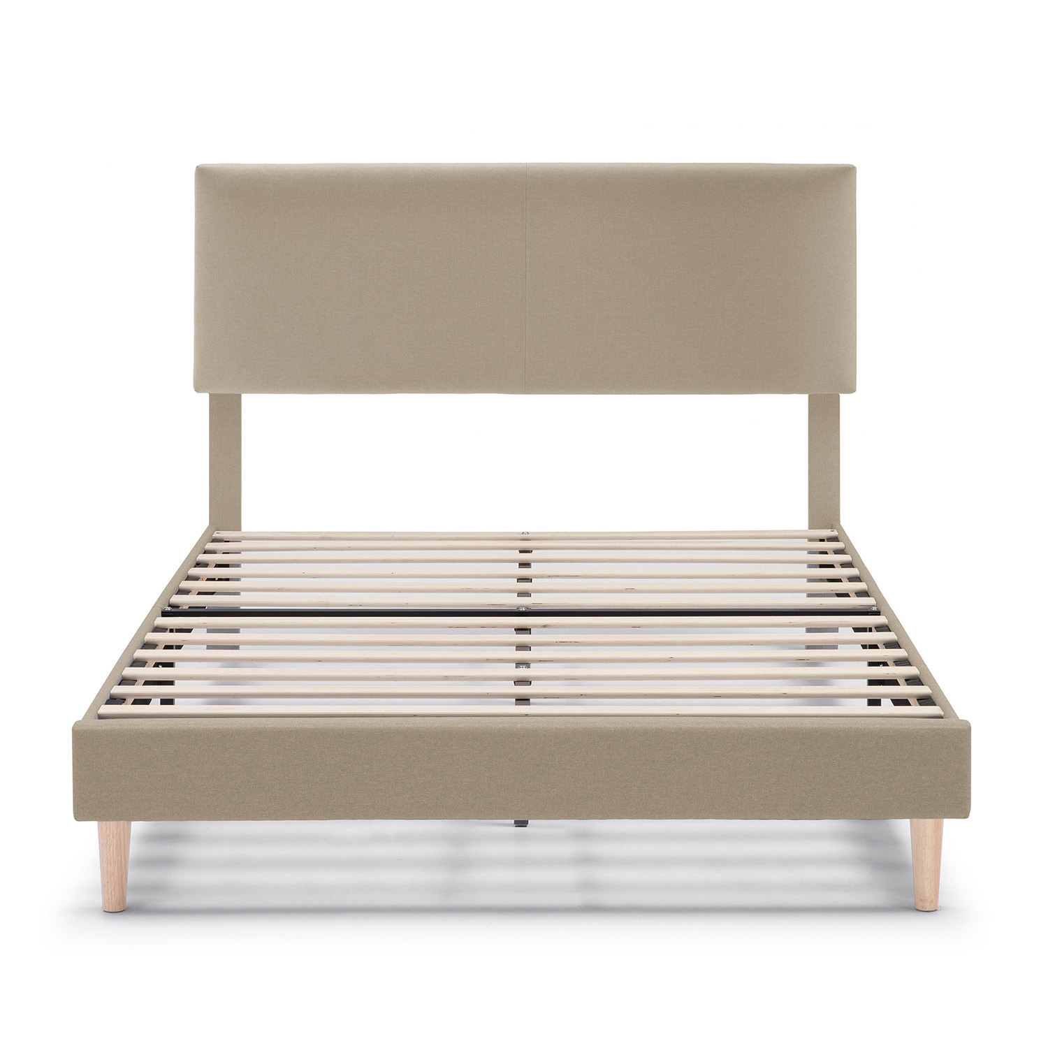 Estructura de cama de tela beige con somier de listones y cuatro patas de madera.