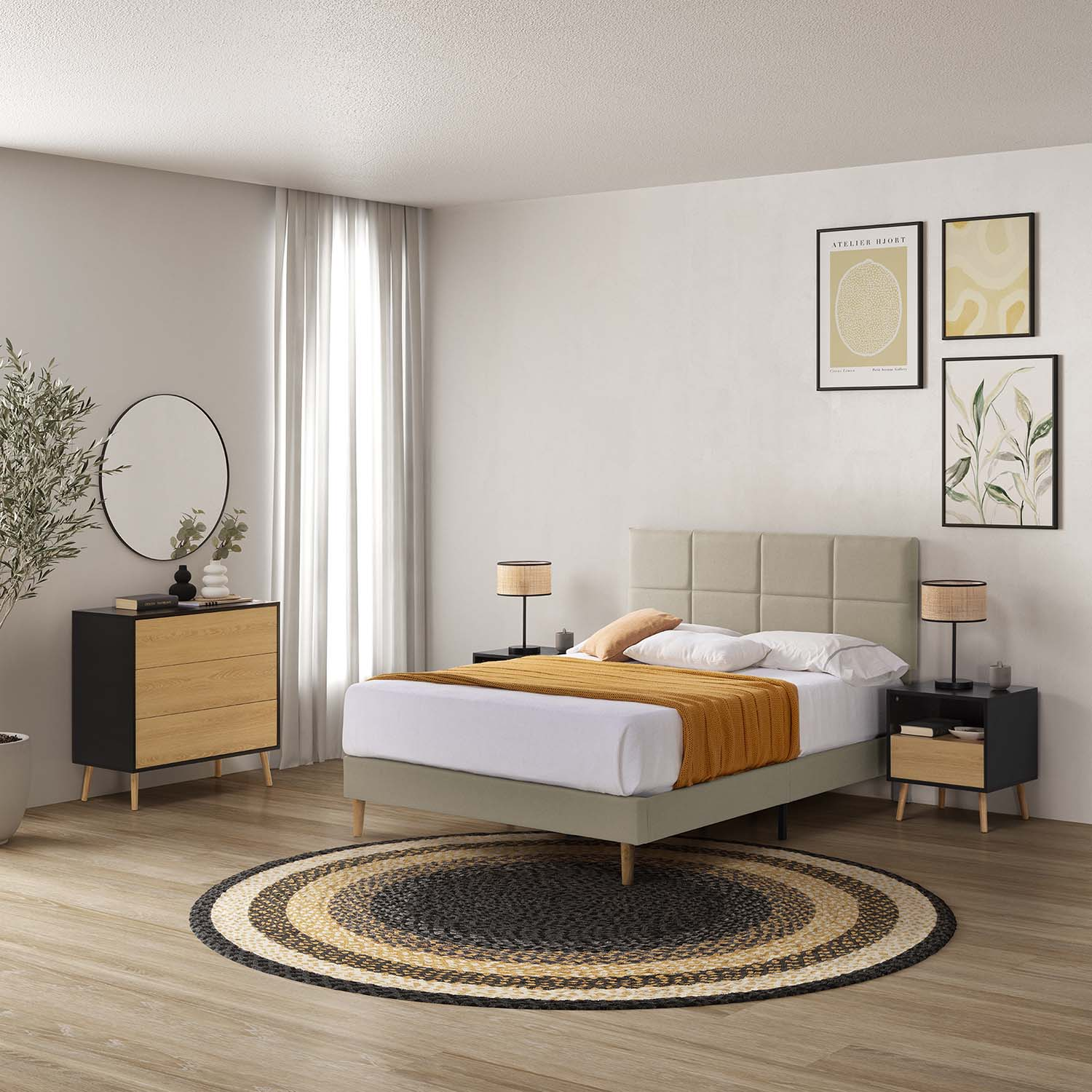 Un dormitorio con cama, mesitas de noche, cómoda, espejo y alfombra redonda.