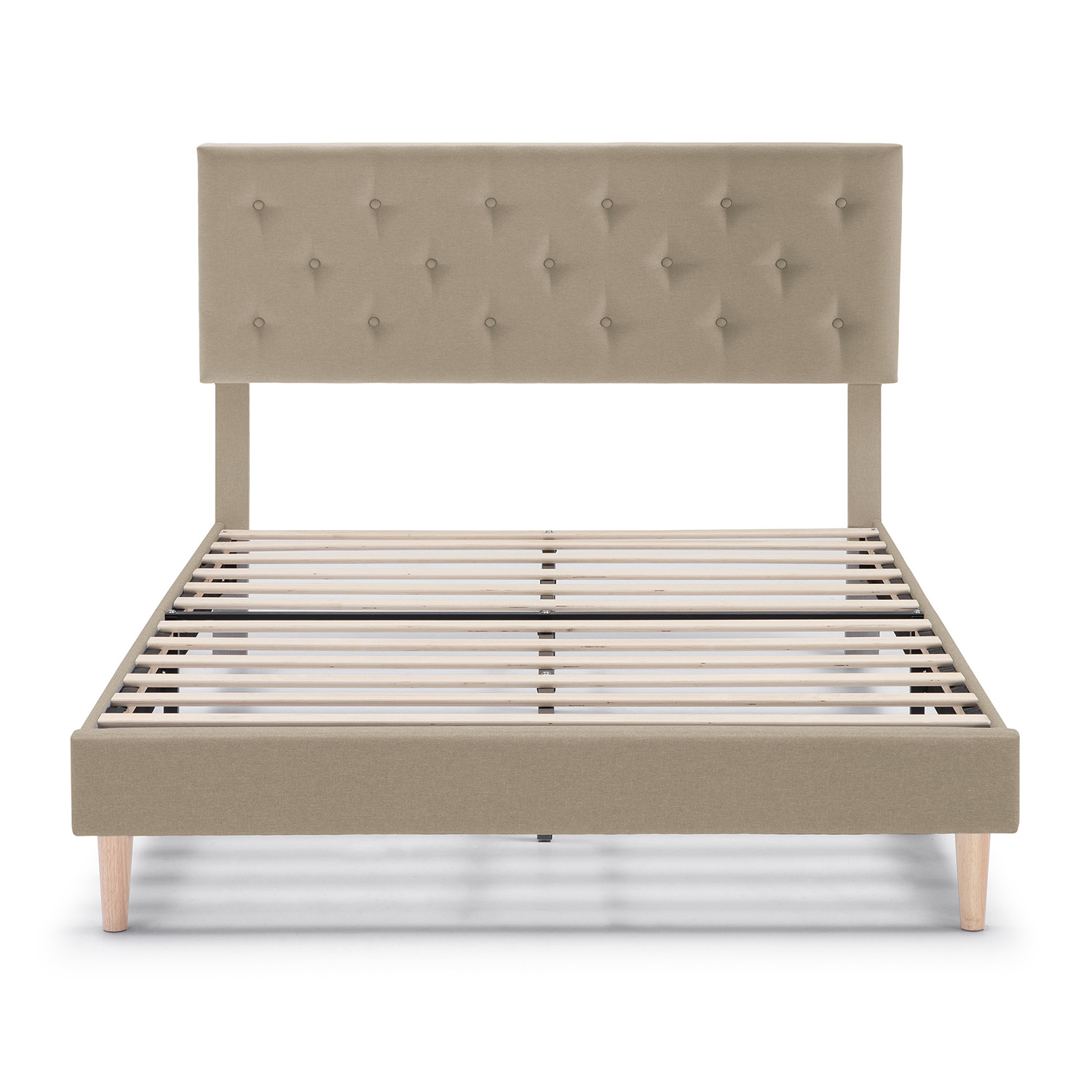 Un somier tapizado de tela beige con cabecero capitoné y base de listones.