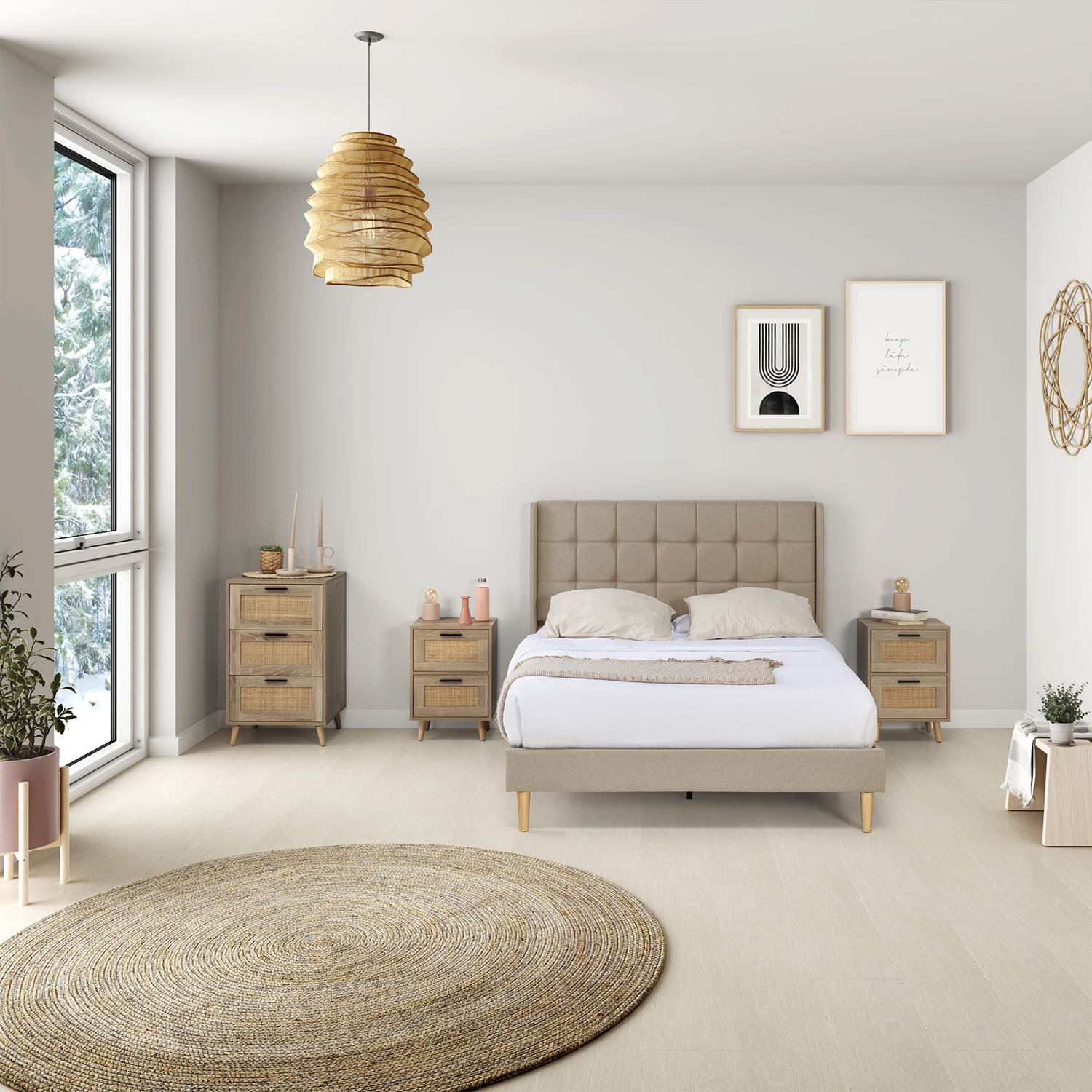 Un dormitorio luminoso con cama, mesitas de noche, alfombra redonda y ventana.