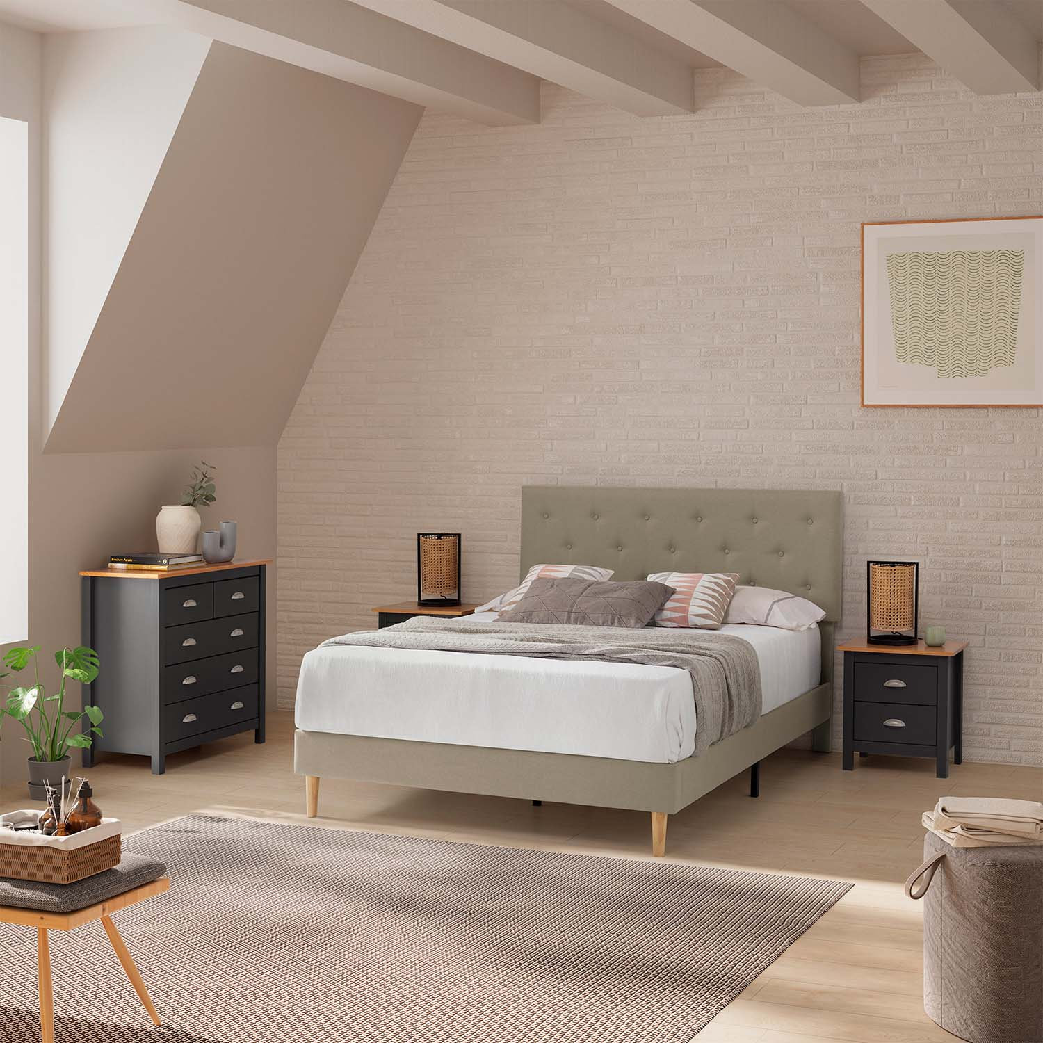 Un dormitorio con cama, mesitas de noche, cómoda, alfombra y obra de arte.
