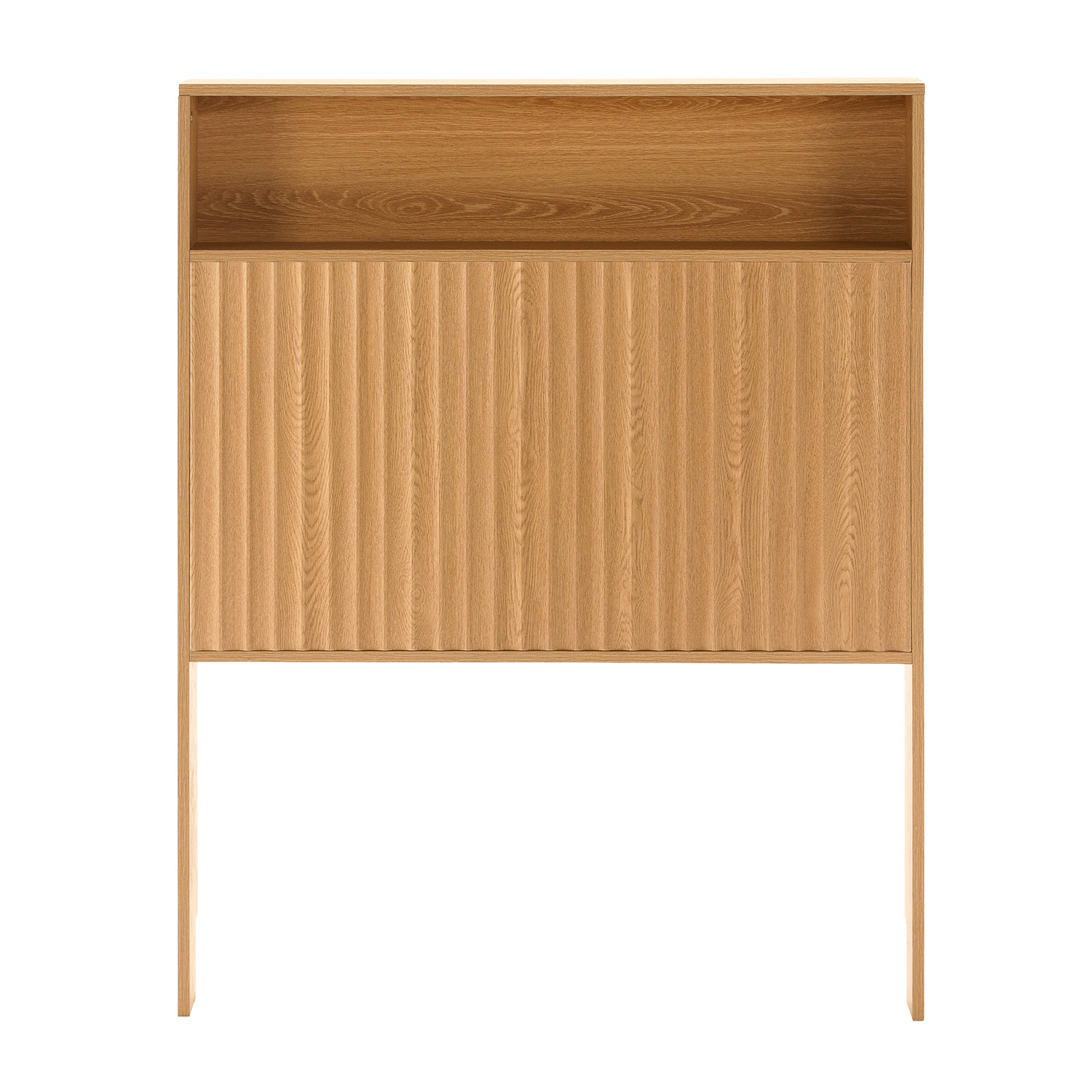 Estantería de madera vertical con frontal acanalado y compartimento superior abierto.
