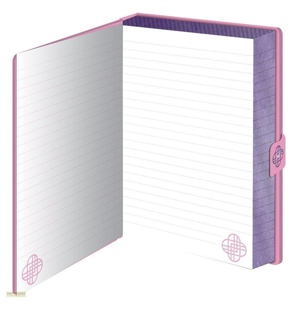 Ein pinkfarbenes Notizbuch mit aufgeschlagenen Seiten, liniertes Papier, lila Einband.
