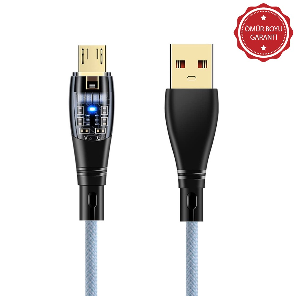 Mavi örgülü kablolu ve ışıklı şeffaf konnektörlü siyah USB kablosu.