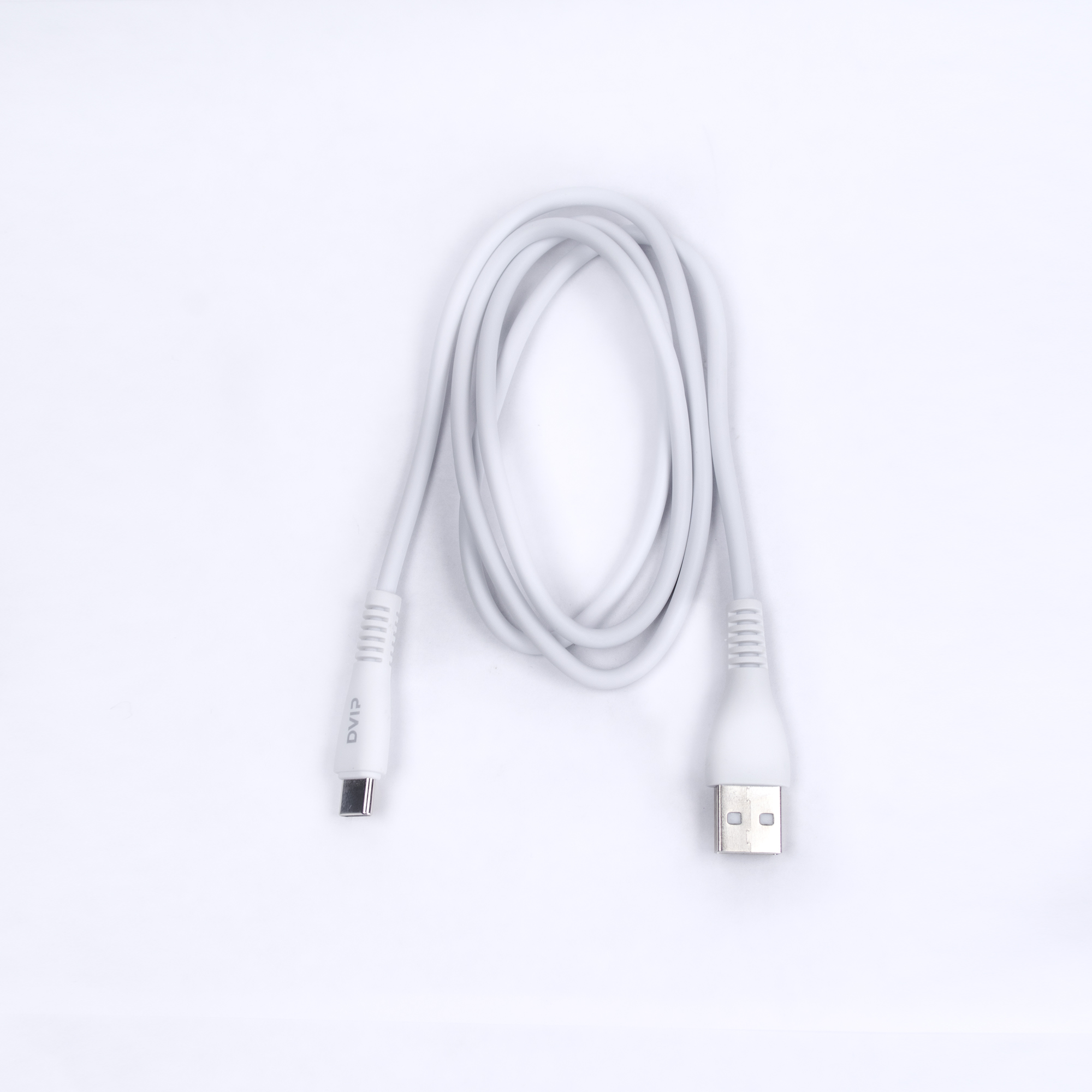 USB-A ve DVIP konektörlü beyaz bir USB kablosu.