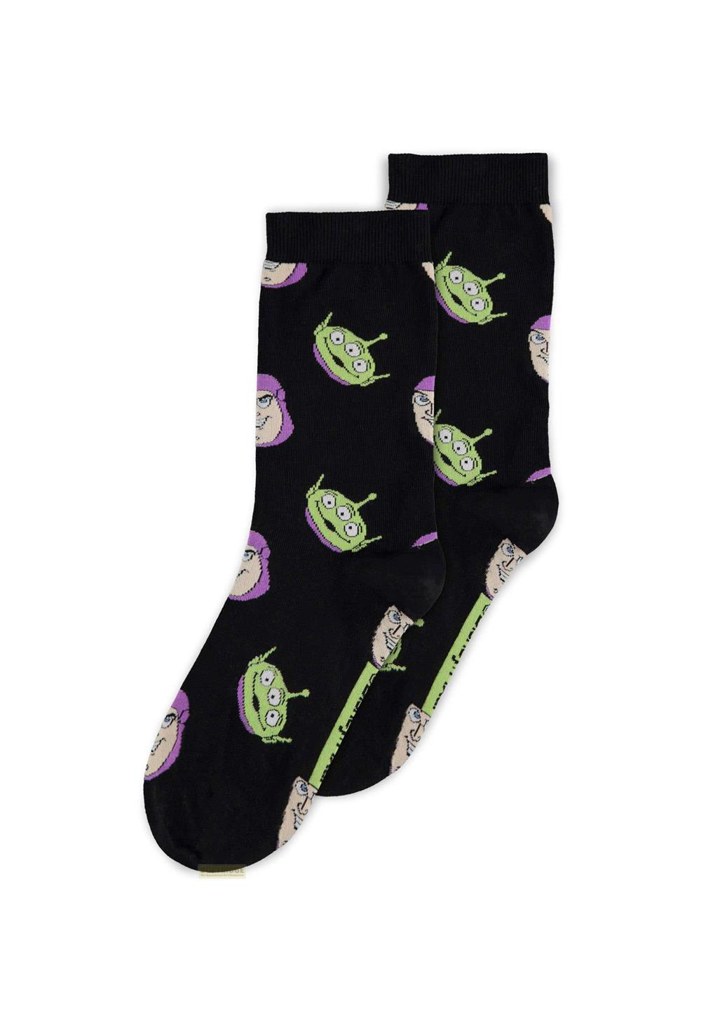 Schwarze Socken mit grünen Aliens und violetten Gesichtern.