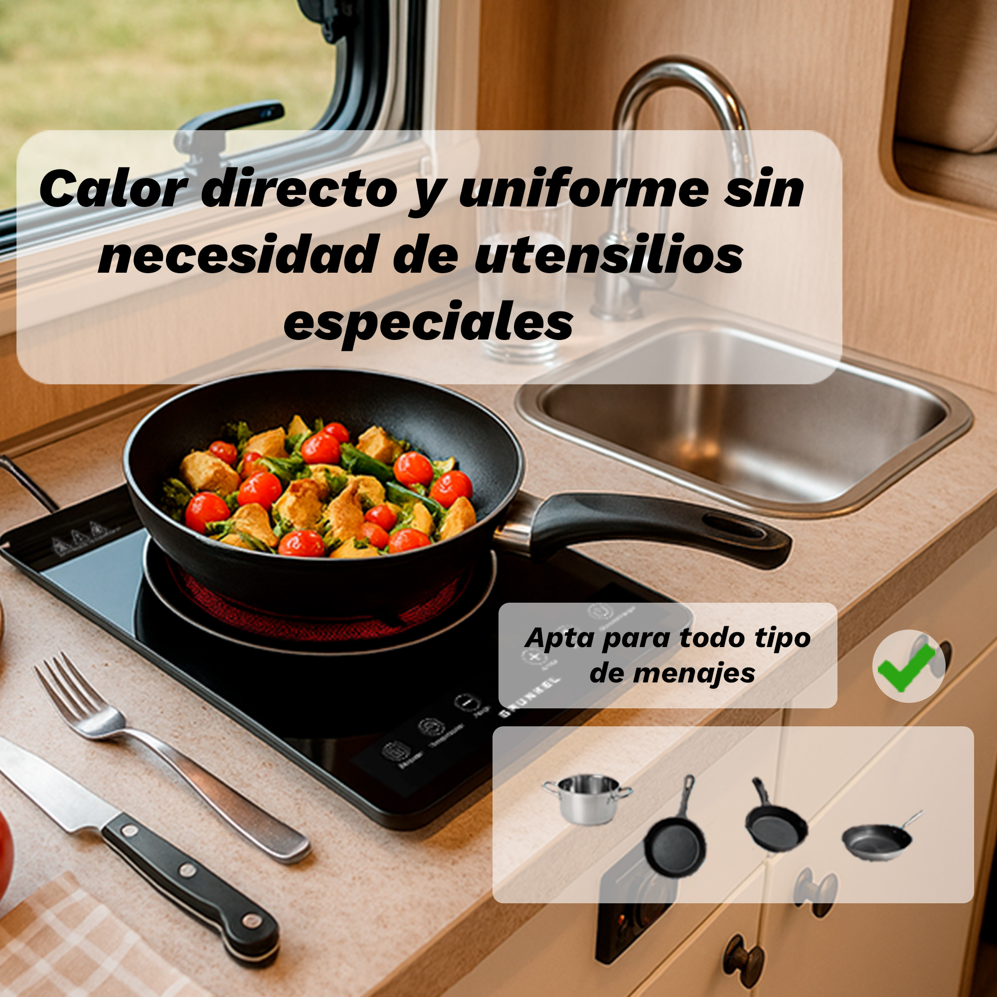 Una placa de cocina con una sartén de comida, cubiertos y un fregadero cerca.