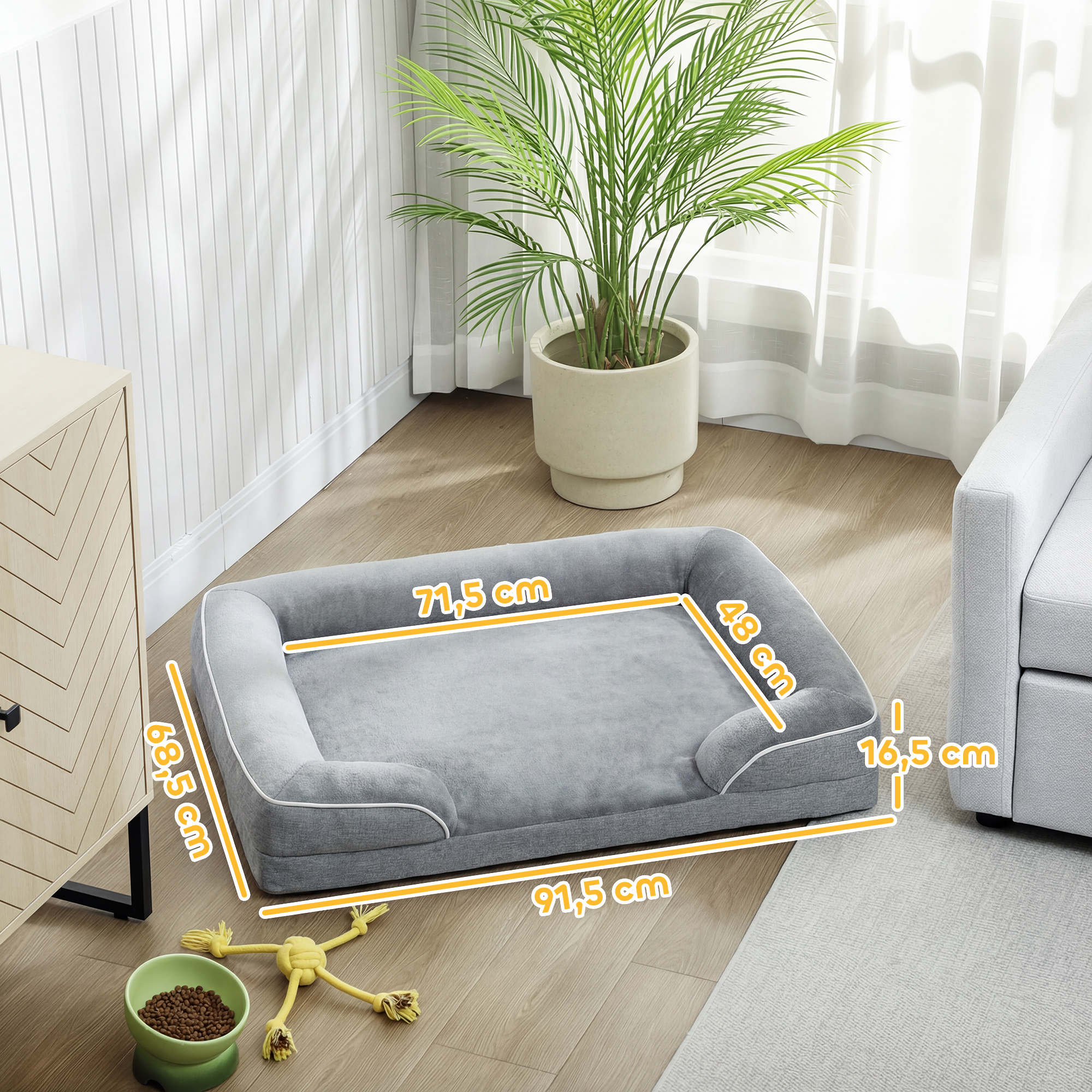 Cama gris para perro de 91.5x71.5x48x68.5x16.5 cm. Juguete y cuenco de comida.