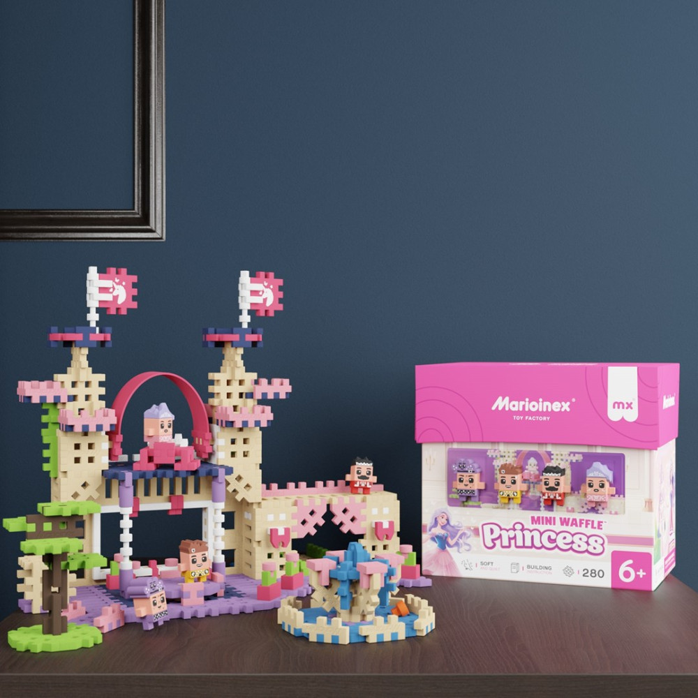 Kolorowy zamek z klocków z figurkami i pudełko z zabawkami Marioinex Mini Waffle Princess.